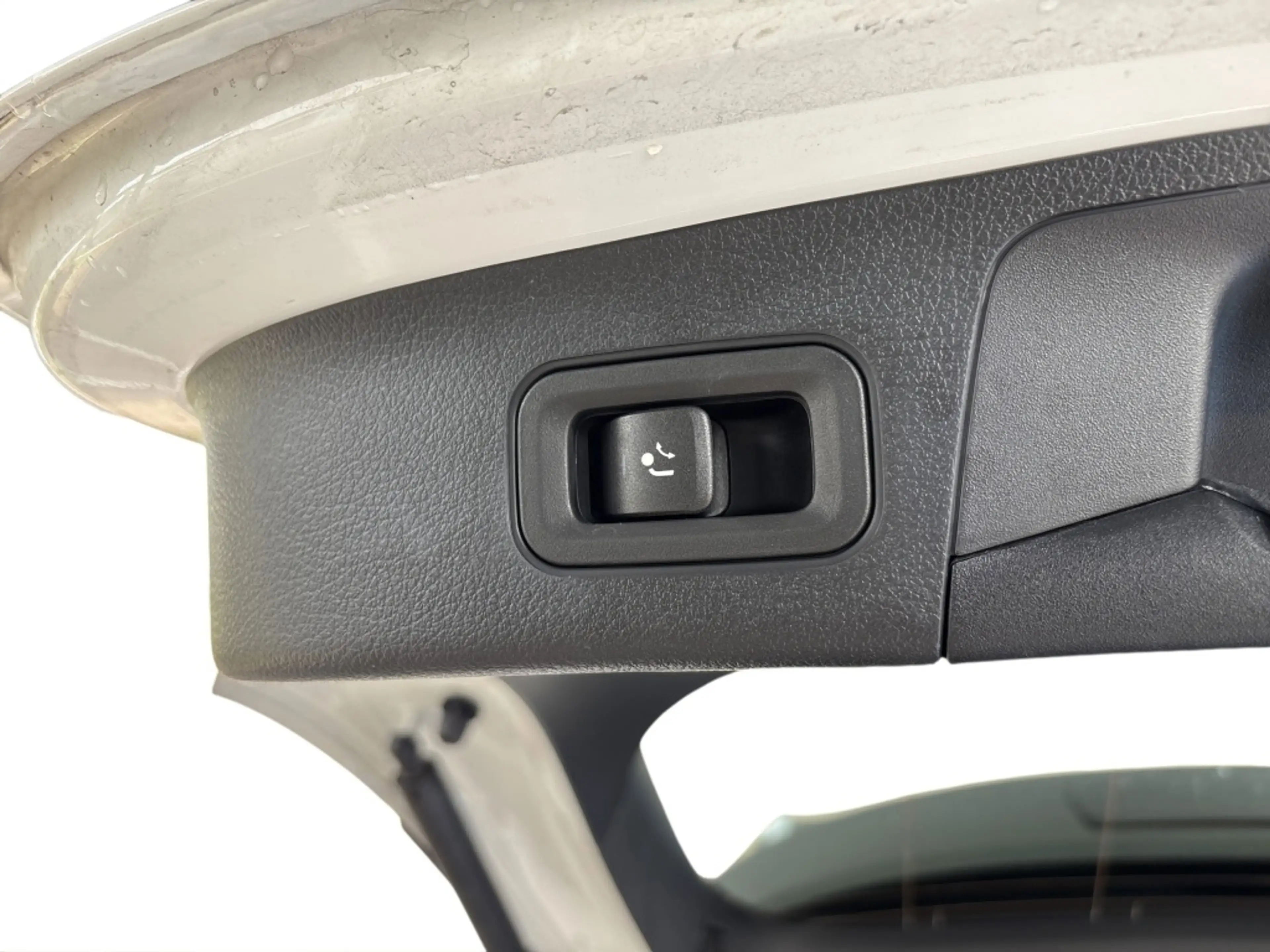 Mercedes-Benz GLA 180 d AMG AHK ACC DISTRONIC 360 PANO NAVI — photo 12