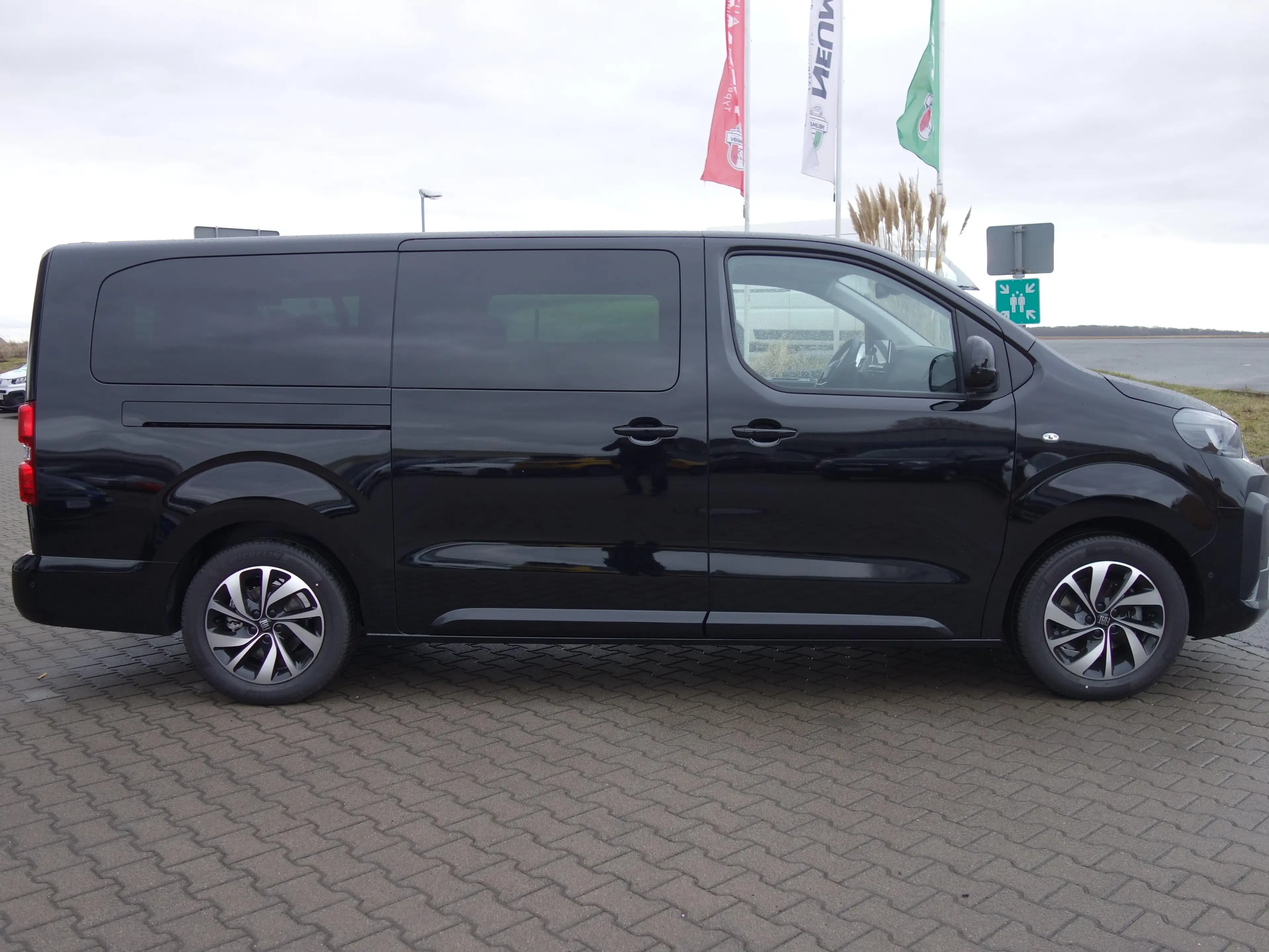 Fiat Ulysse 180 BlueHDi L3 Top*8 SITZE/AHK/LEDER/PANORAMA/AT* — photo 3