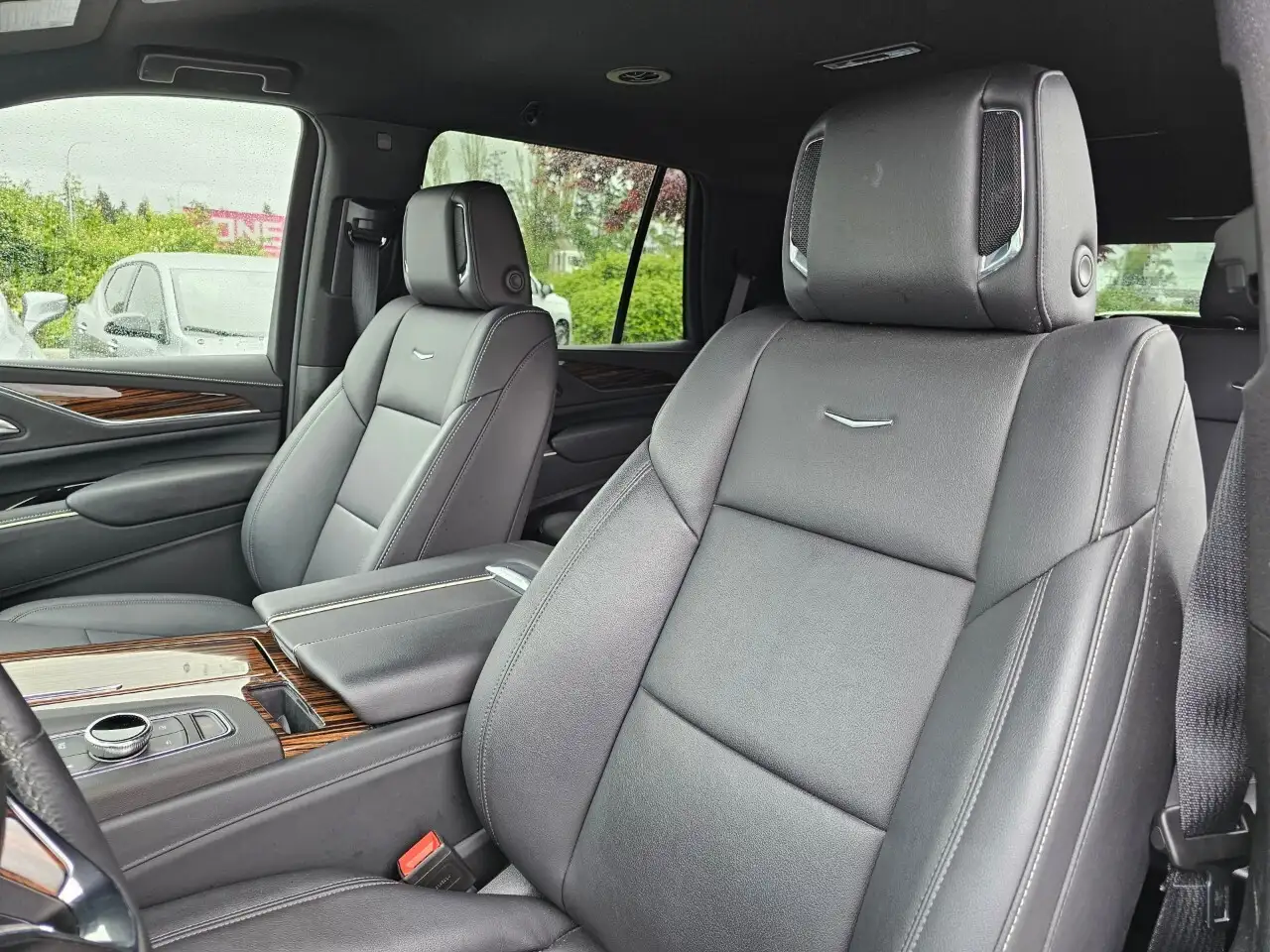 Cadillac Escalade снимка Cadillac Escalade
