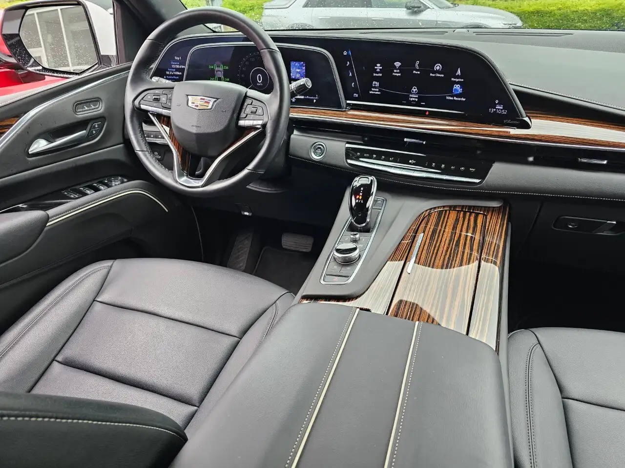 Cadillac Escalade снимка Cadillac Escalade