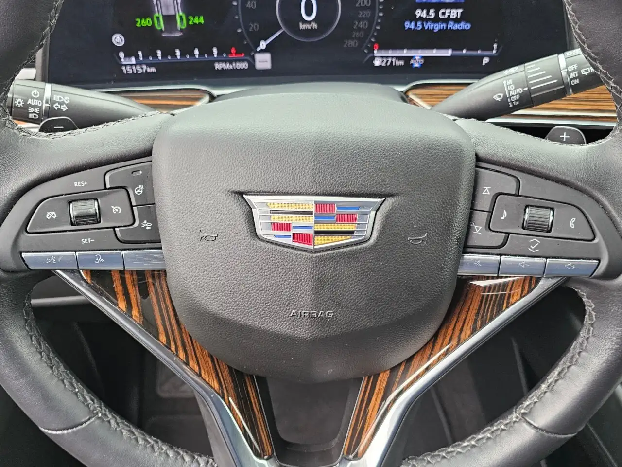 Cadillac Escalade снимка Cadillac Escalade