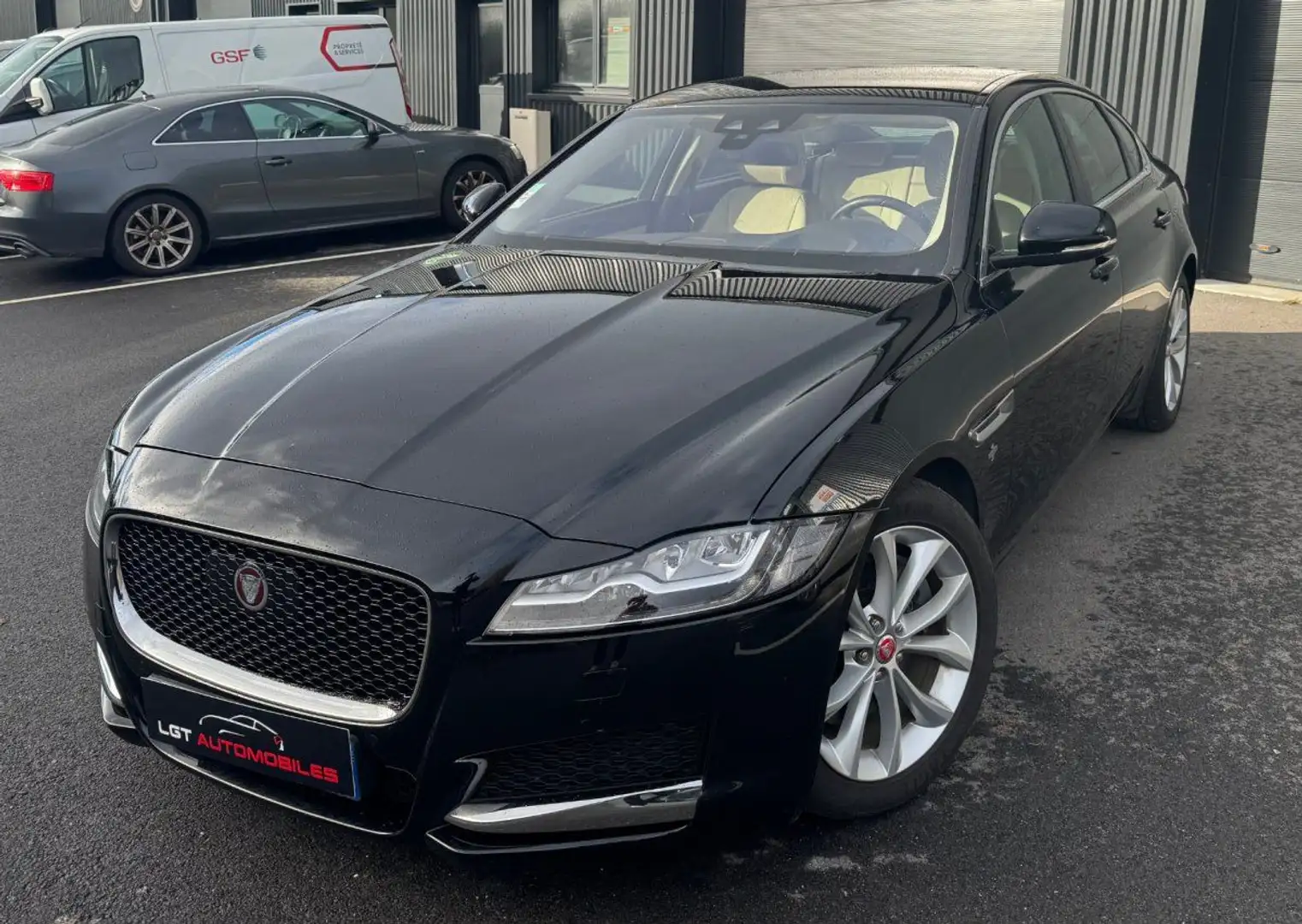 Jaguar XF (X260) Berline 2.0 D 16V 180 cv Noir - 2