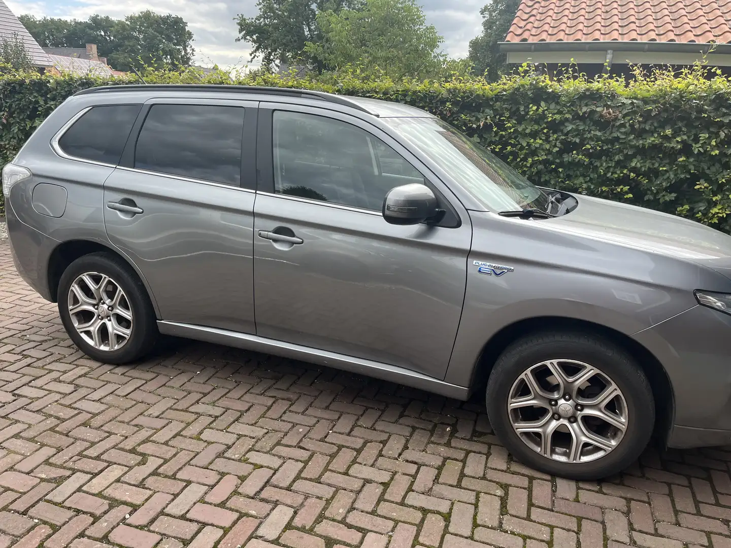 Mitsubishi Outlander 2.0 PHEV Exec. Edition Grey - 1