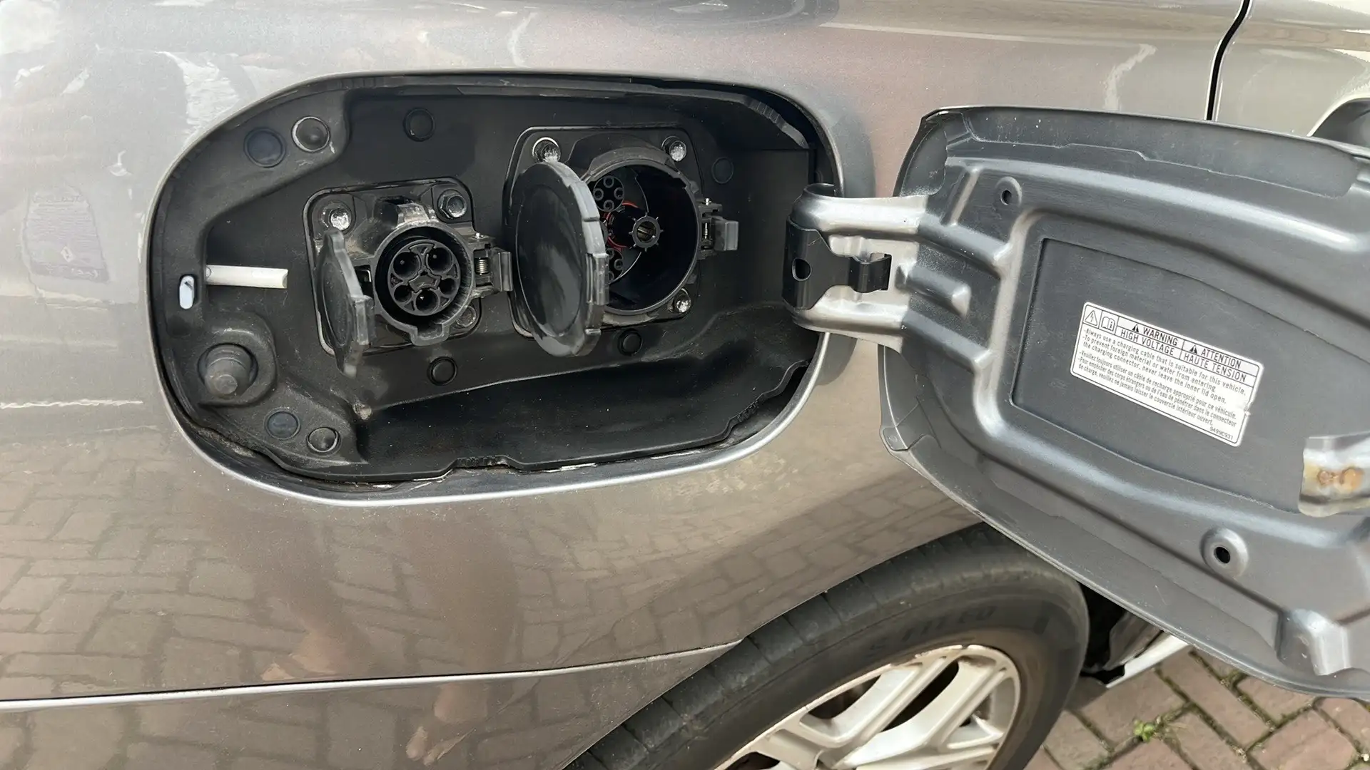 Mitsubishi Outlander 2.0 PHEV Exec. Edition Grey - 2