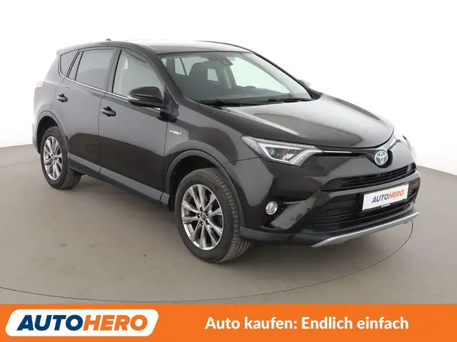 Toyota RAV4 view 8