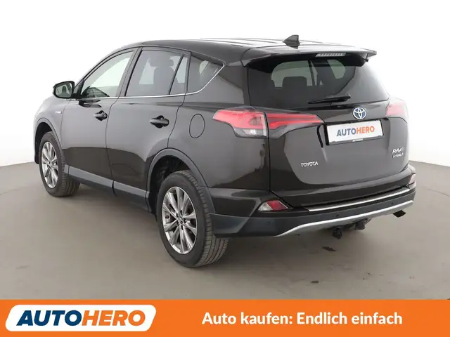 Toyota RAV4 view 4