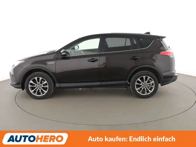 Toyota RAV4 view 3