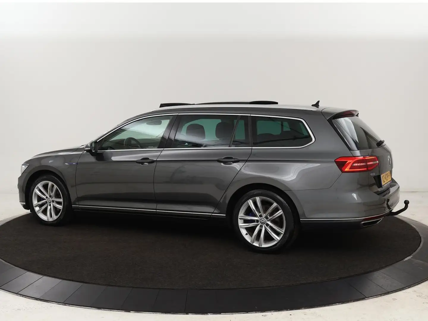 Volkswagen Passat Variant 1.4 TSI GTE | Panoramadak | Stoelverwarming | Trek Gris - 2