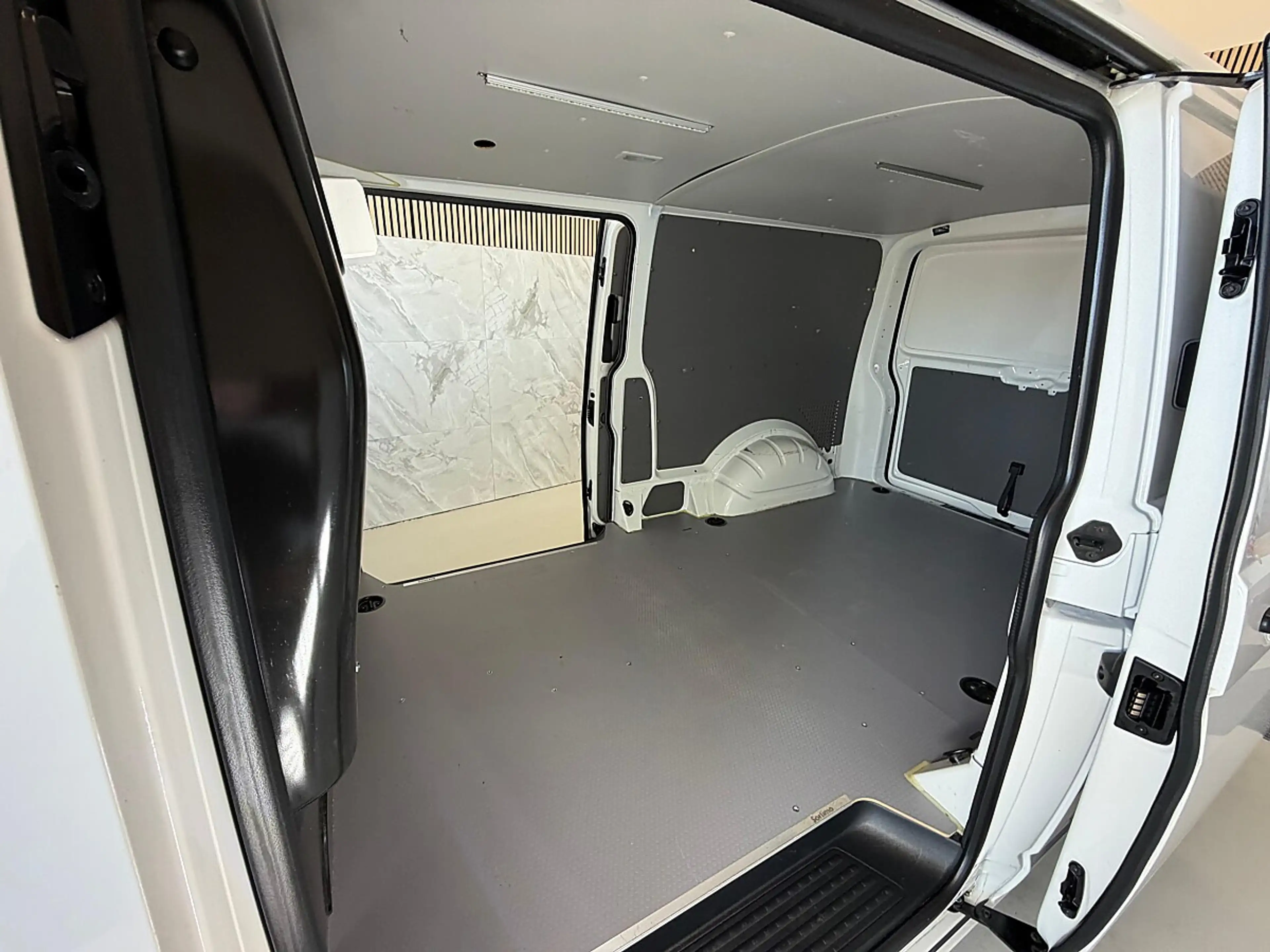 Volkswagen T6.1 Transporter LR Heckklappe L2H1 Standheizung, Tempomat, Einp... — photo 6