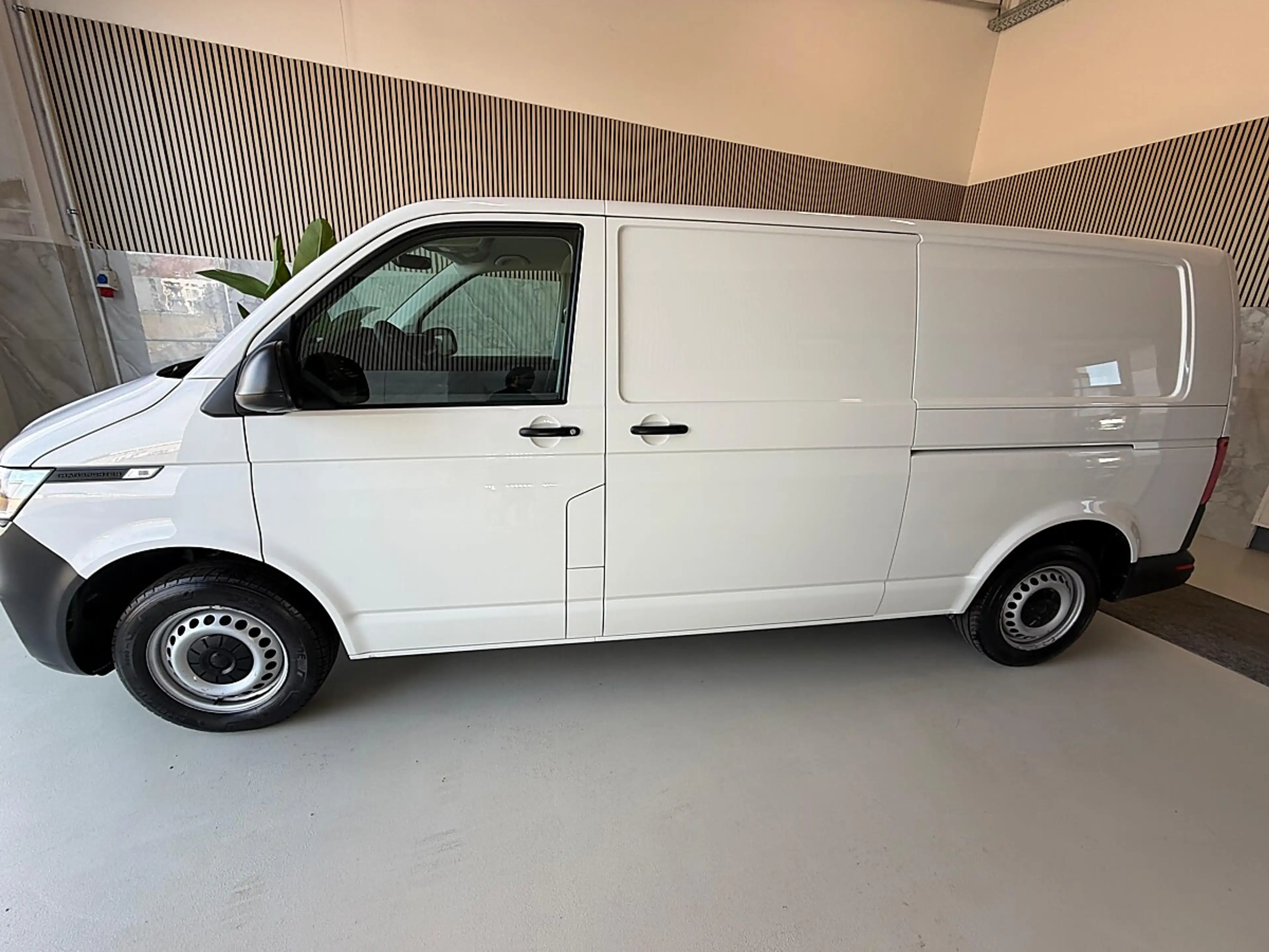 Volkswagen T6.1 Transporter LR Heckklappe L2H1 Standheizung, Tempomat, Einp... — photo 4
