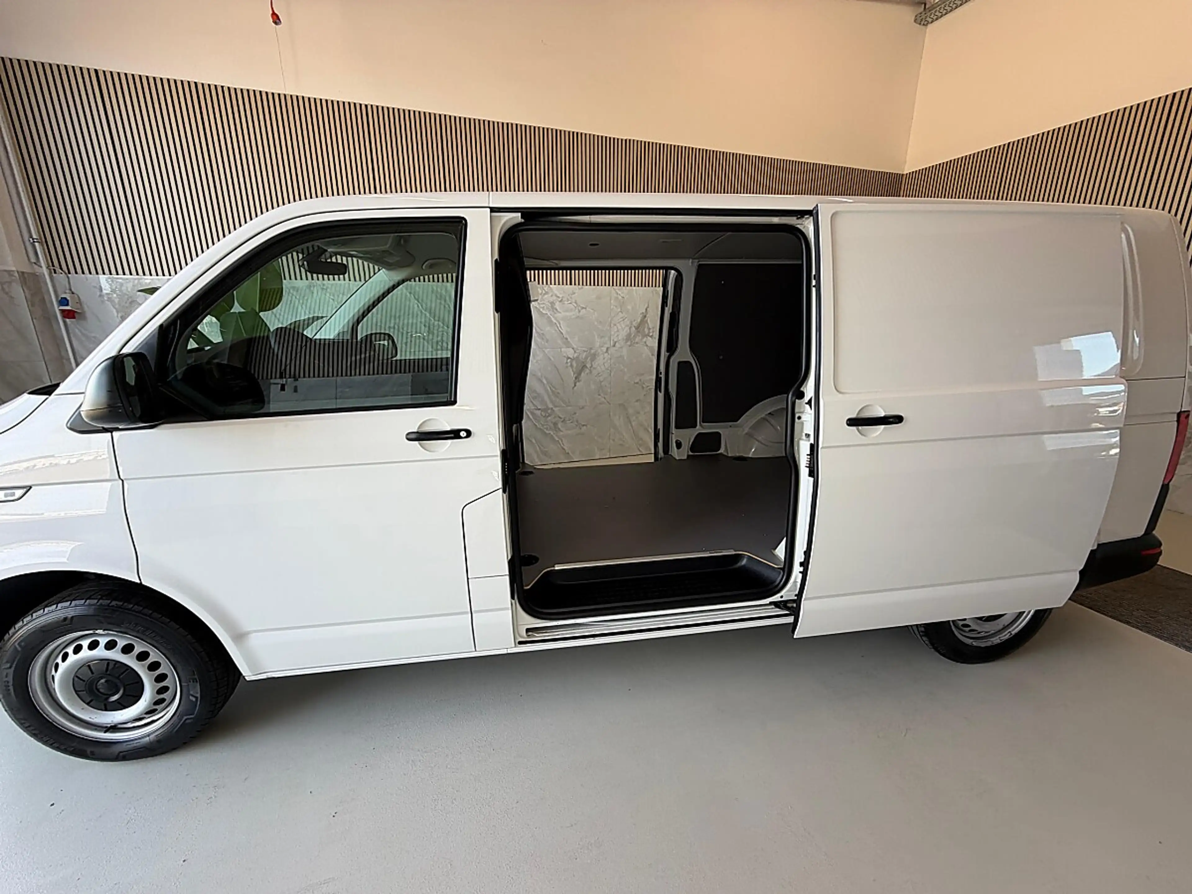 Volkswagen T6.1 Transporter LR Heckklappe L2H1 Standheizung, Tempomat, Einp... — photo 5