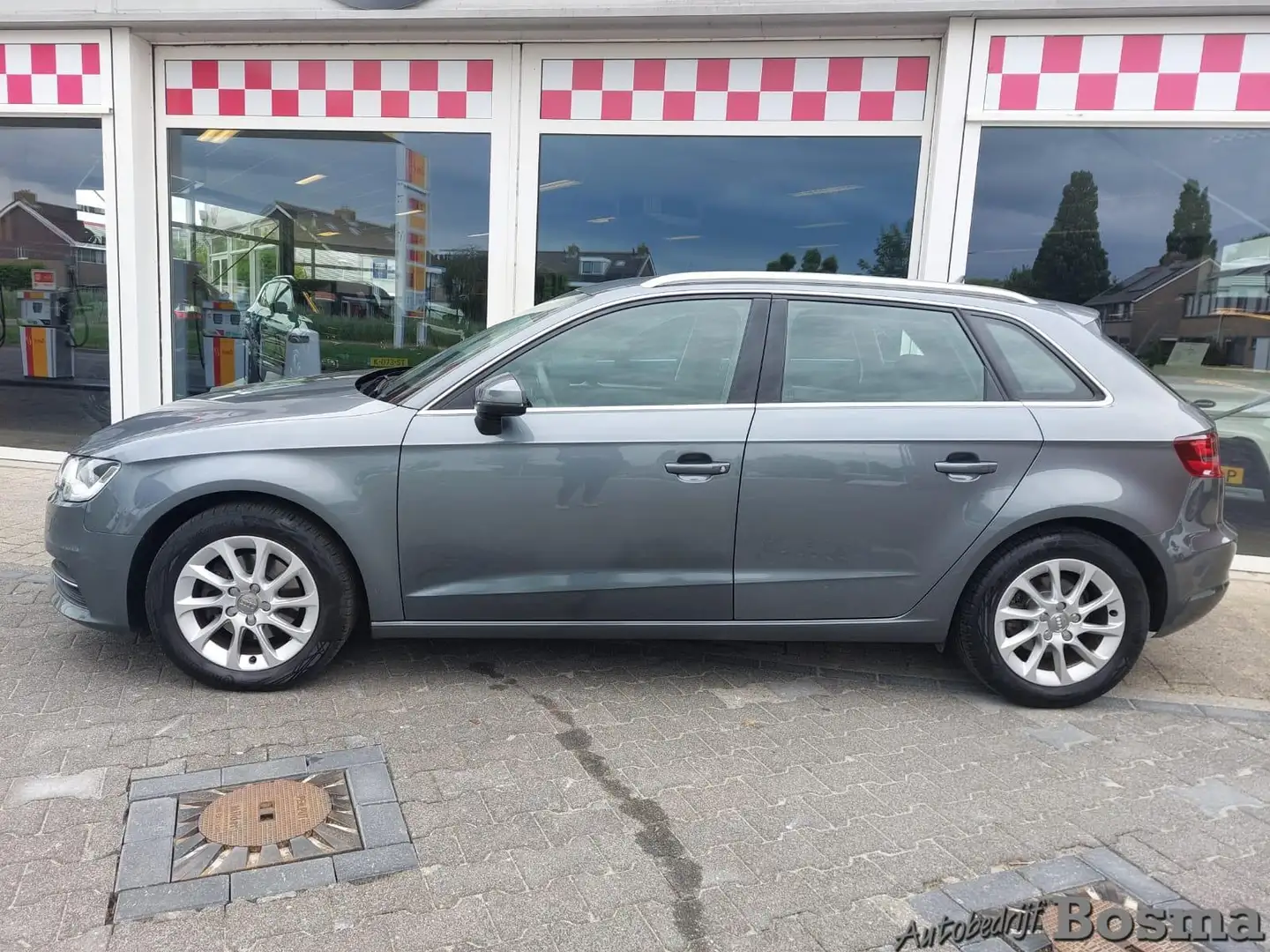 Audi A3 Sportback 1.4 TFSI Attraction Pro Line Grijs - 2