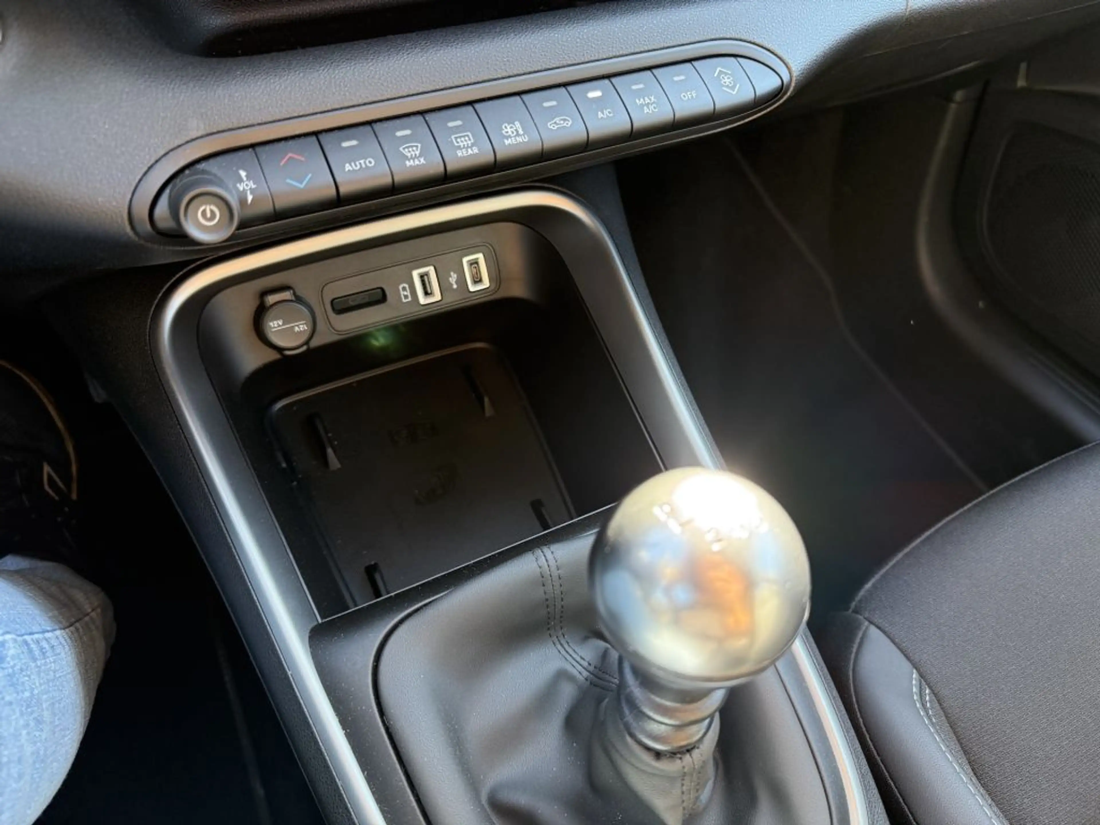 Jeep Avenger 1.2 GSE T3 Turbo-Benzin GDI Altitude — photo 19