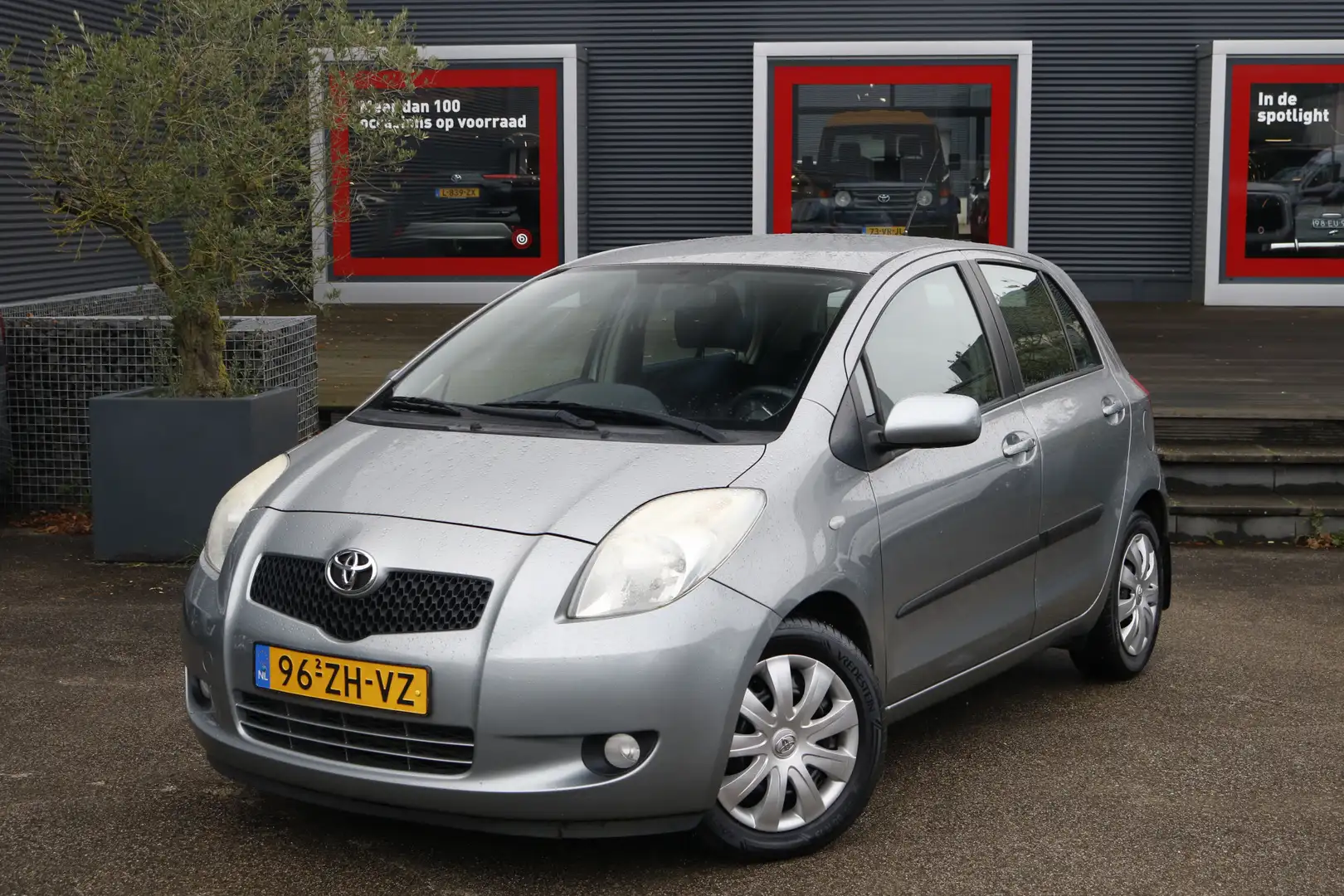 Toyota Yaris 1.3 VVTi Sol | airco | radio/cd | nette auto | pe Grey - 1
