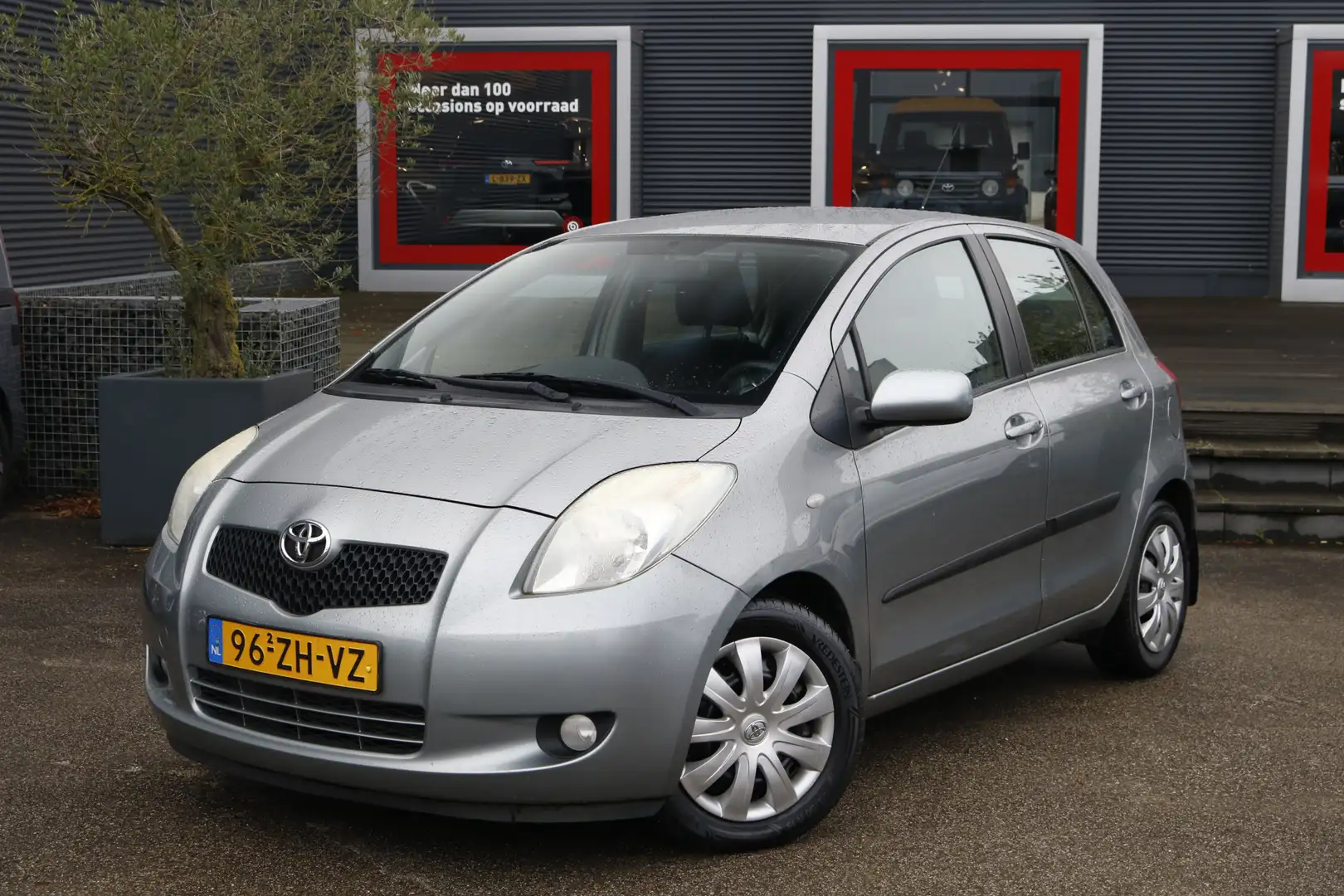 Toyota Yaris 1.3 VVTi Sol | airco | radio/cd | nette auto | pe Grey - 2