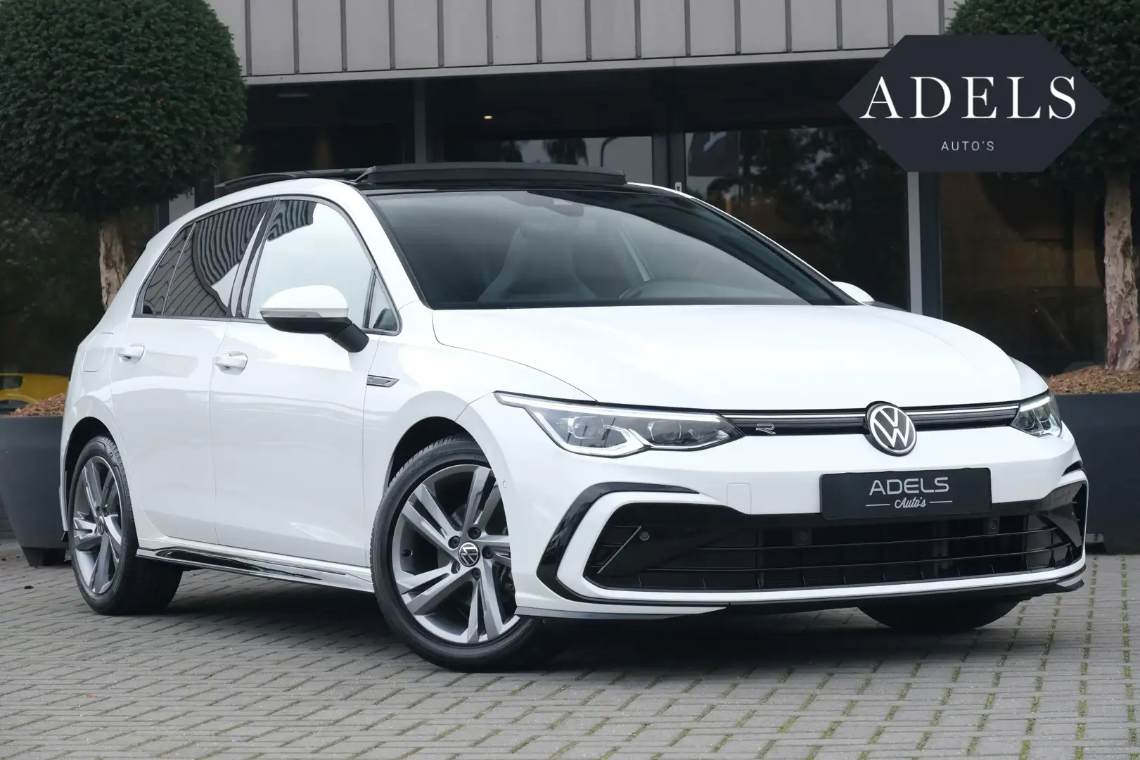 Volkswagen Golf 1.5 eTSI R-Line Panodak IQ Light Camera Carplay Sf Wit - 1