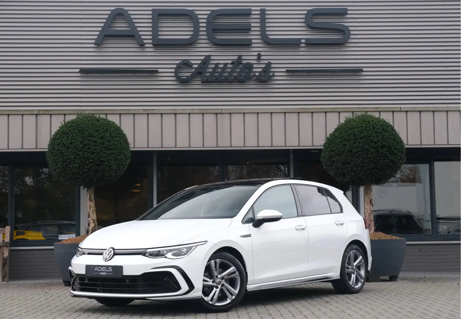 Volkswagen Golf 1.5 eTSI R-Line Panodak IQ Light Camera Carplay Sf Wit - 2