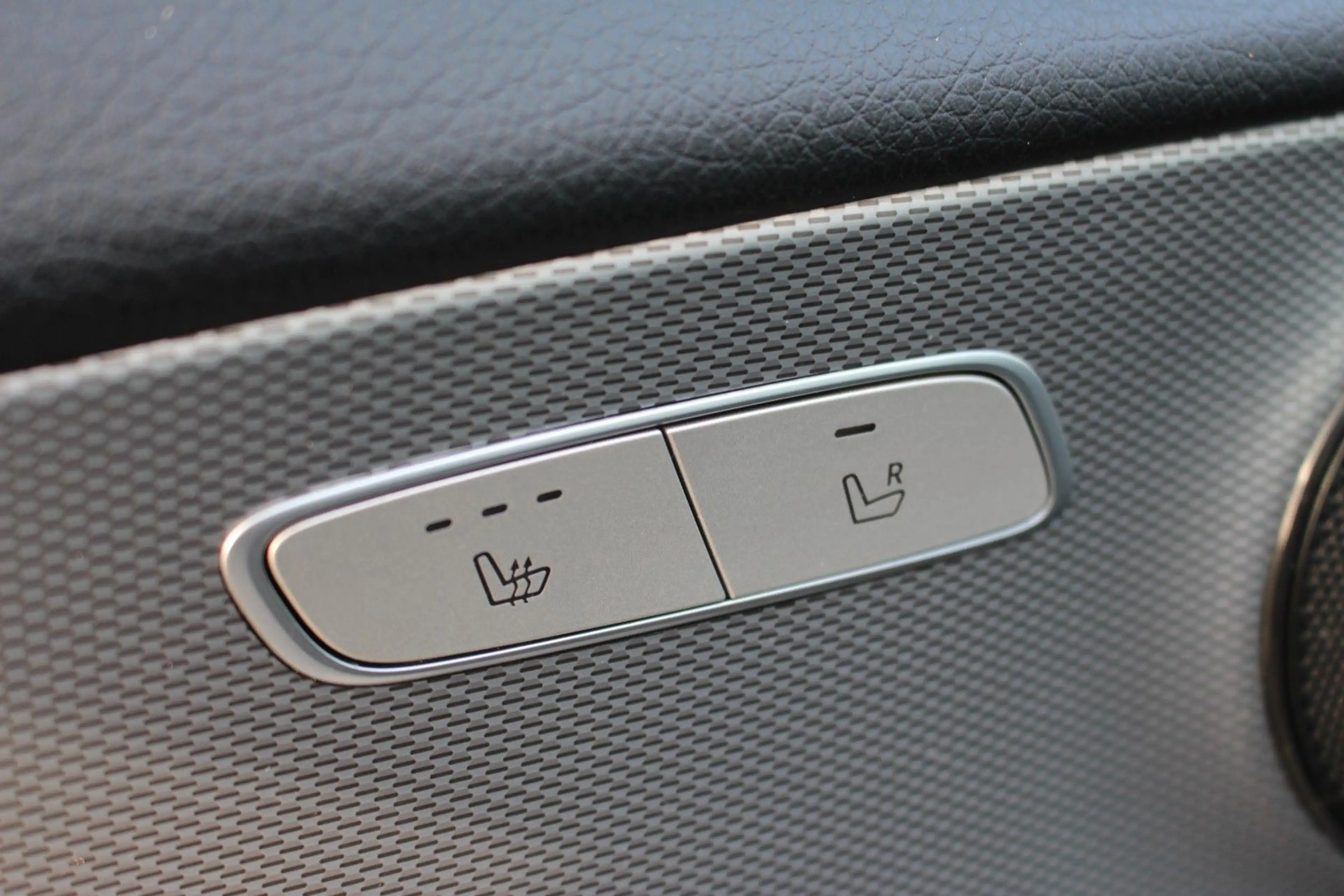 Mercedes-Benz E 220 d BT/AHK/RCAM/PDC/NAVI/SHZ/KLIMA/ — photo 11