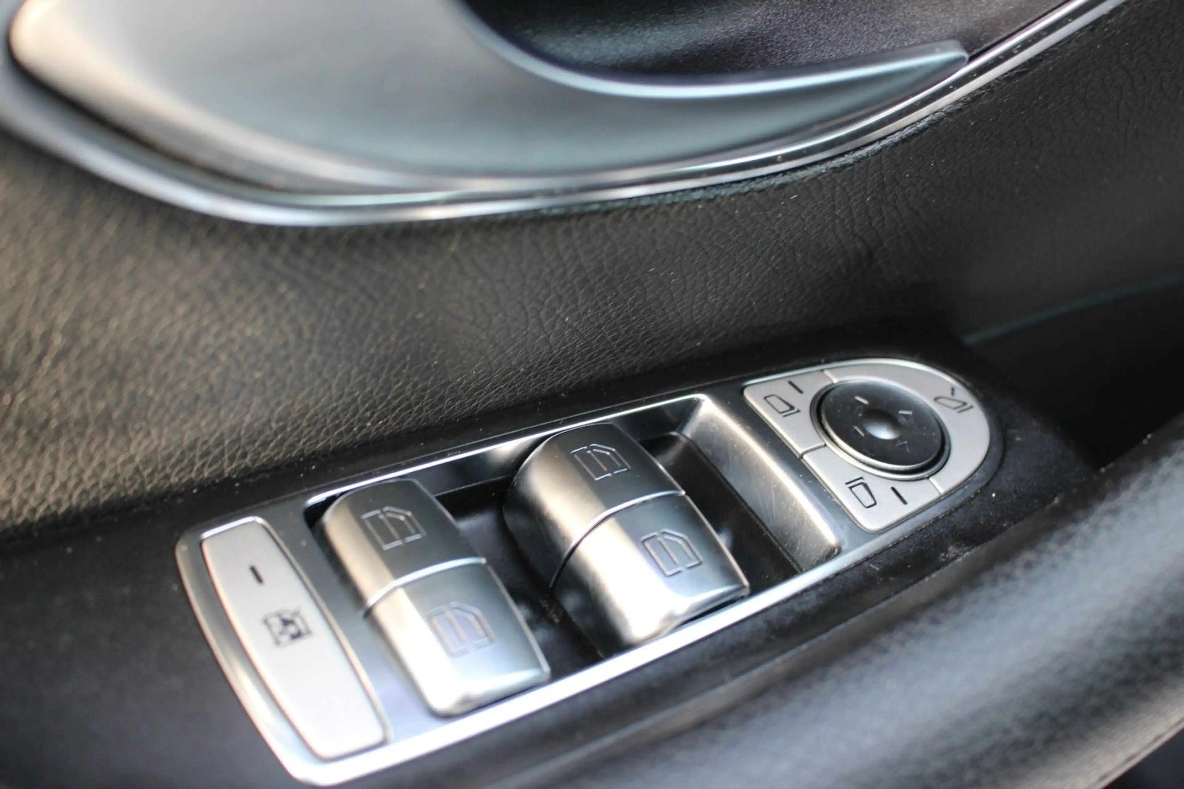 Mercedes-Benz E 220 d BT/AHK/RCAM/PDC/NAVI/SHZ/KLIMA/ — photo 10