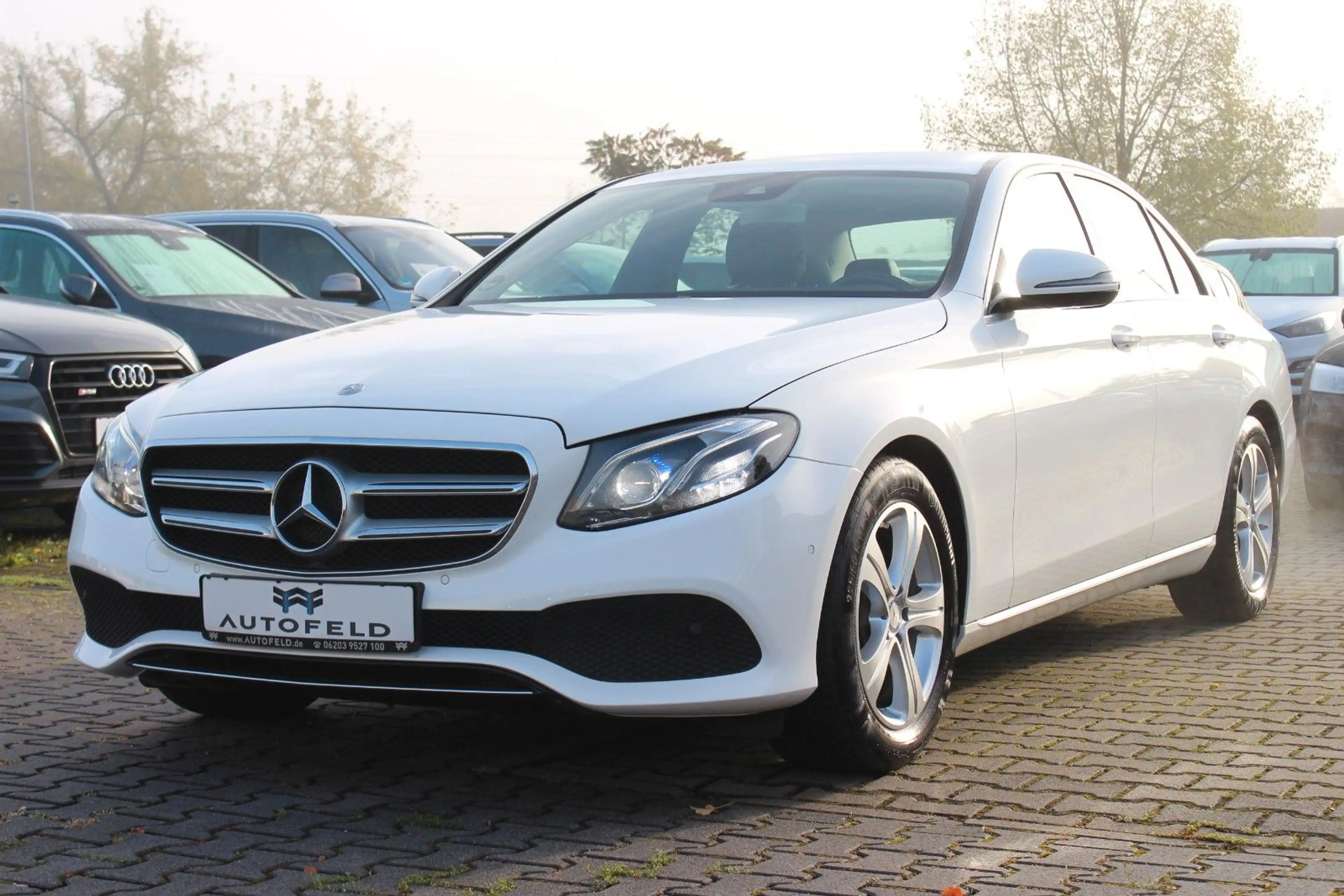 Mercedes-Benz E 220 d BT/AHK/RCAM/PDC/NAVI/SHZ/KLIMA/
