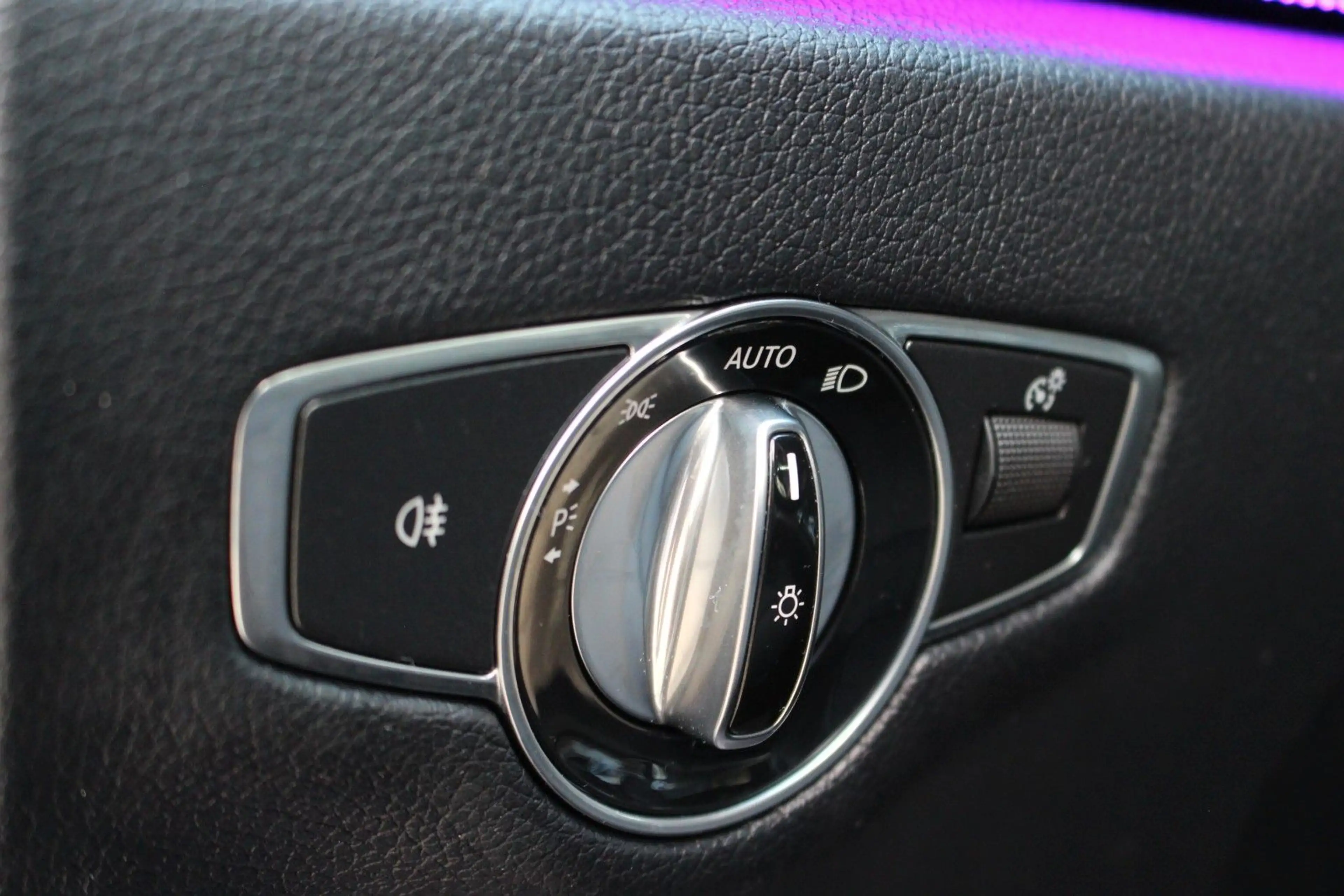 Mercedes-Benz E 220 d BT/AHK/RCAM/PDC/NAVI/SHZ/KLIMA/ — photo 12