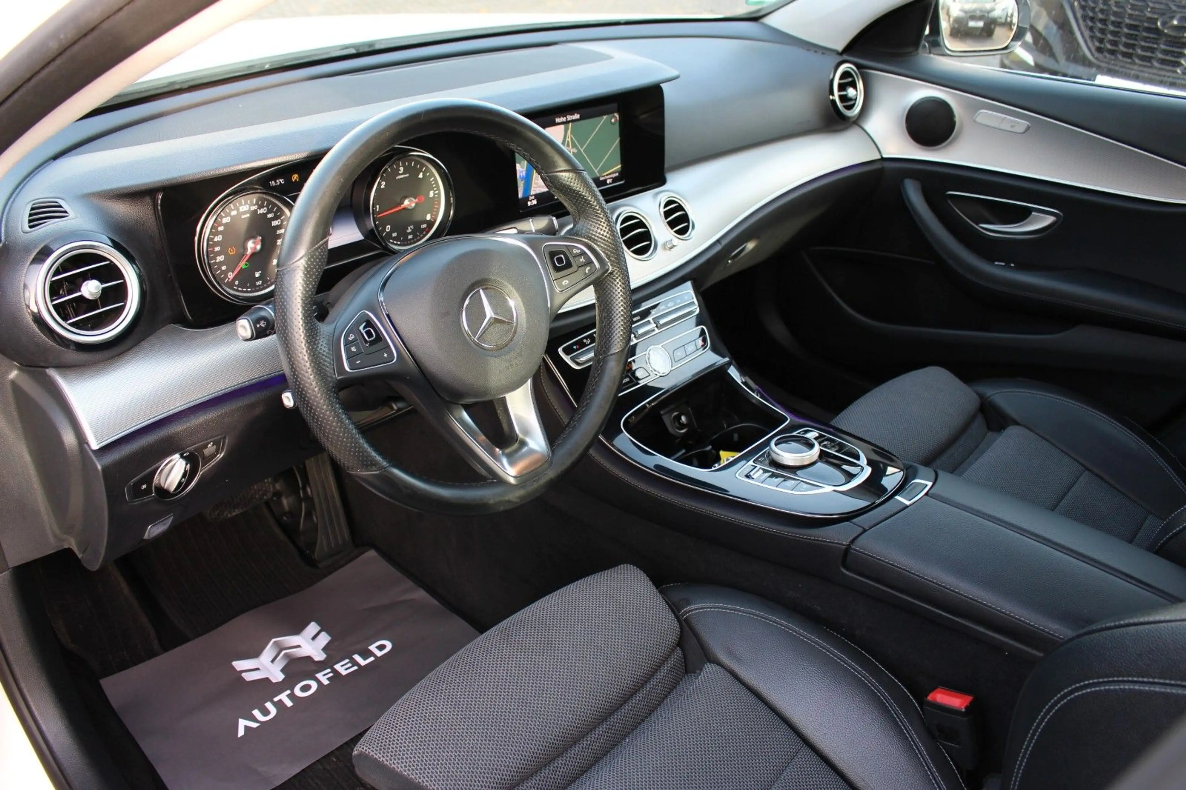 Mercedes-Benz E 220 d BT/AHK/RCAM/PDC/NAVI/SHZ/KLIMA/ — photo 7