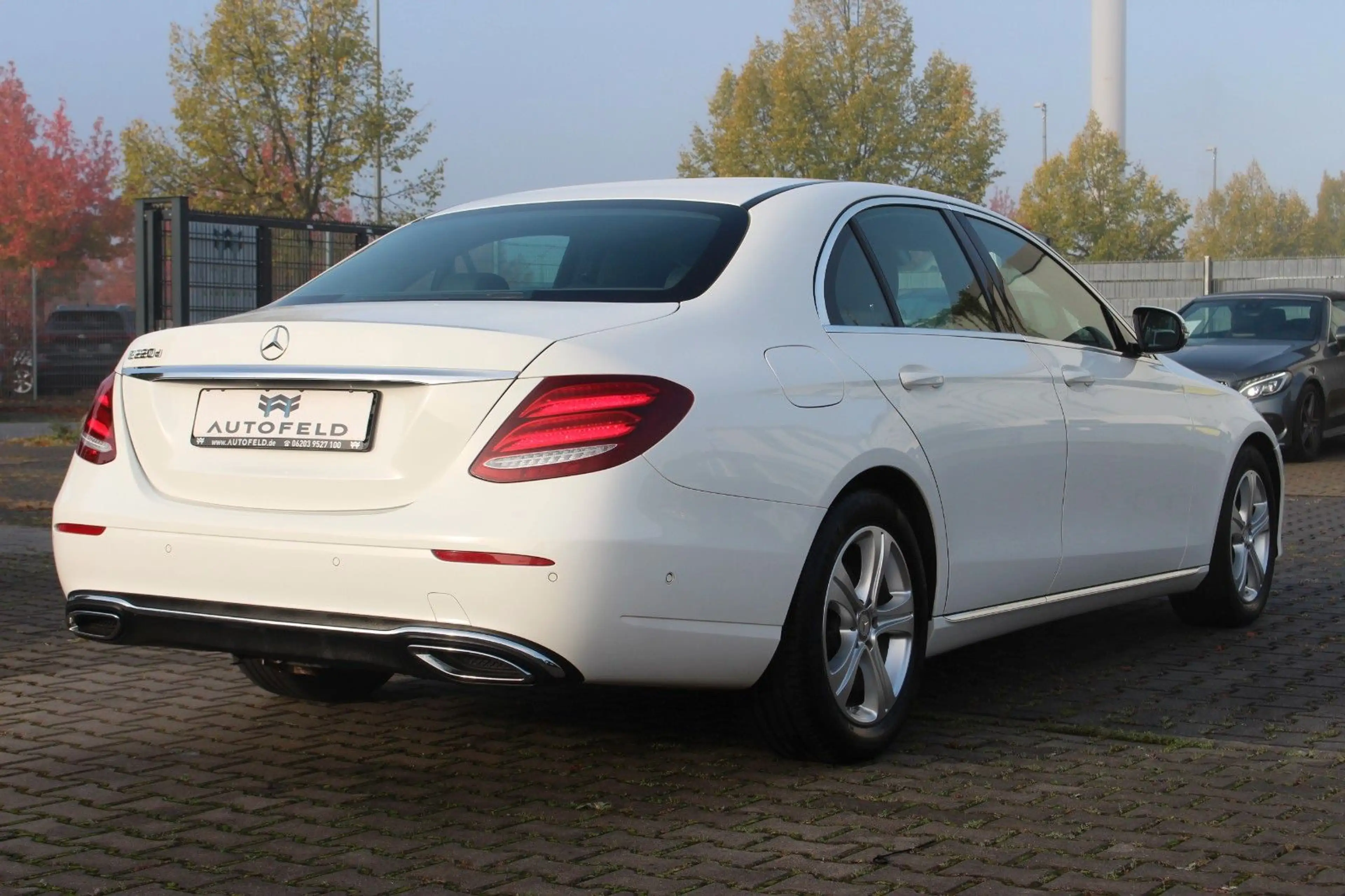Mercedes-Benz E 220 d BT/AHK/RCAM/PDC/NAVI/SHZ/KLIMA/ — photo 4