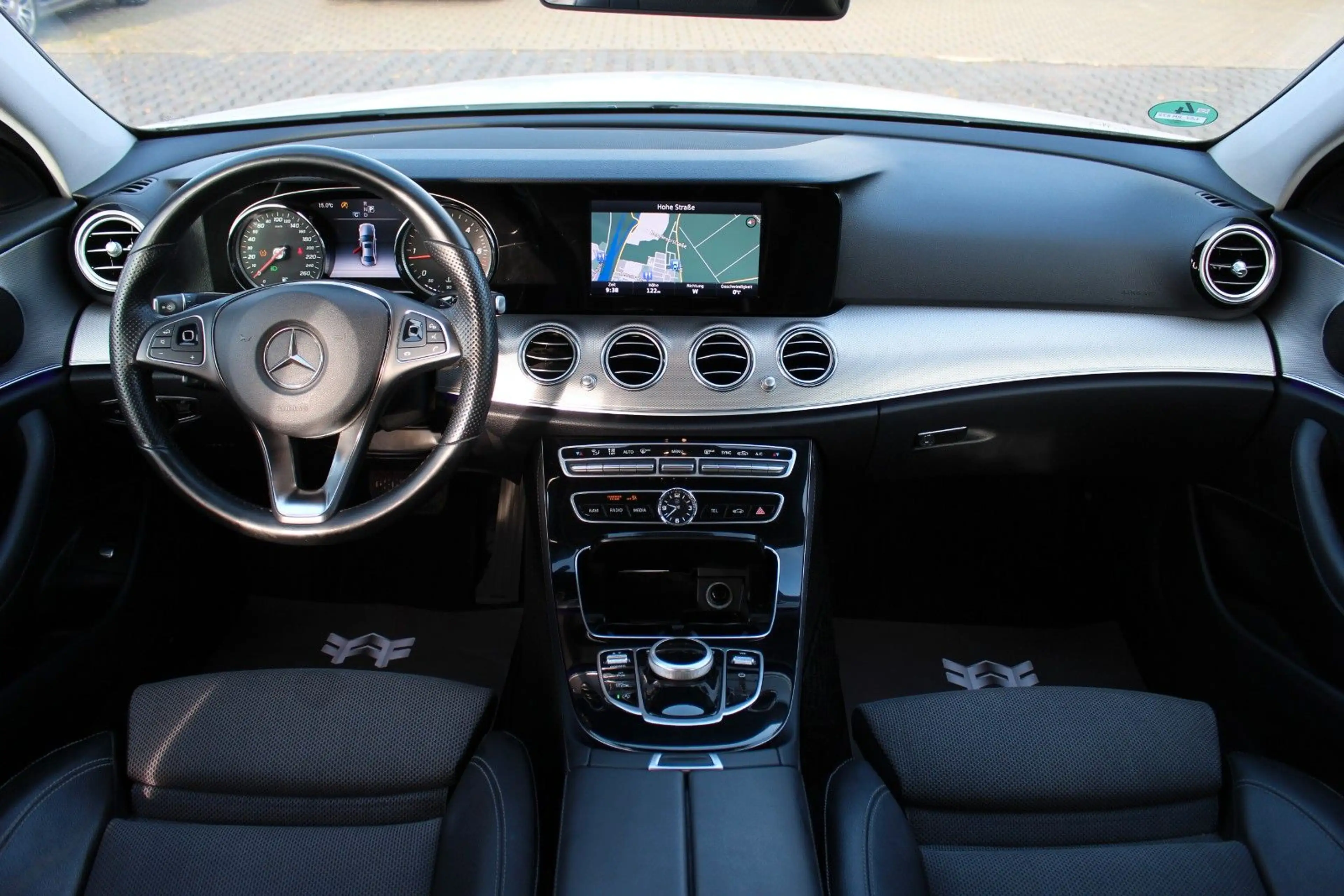Mercedes-Benz E 220 d BT/AHK/RCAM/PDC/NAVI/SHZ/KLIMA/ — photo 9