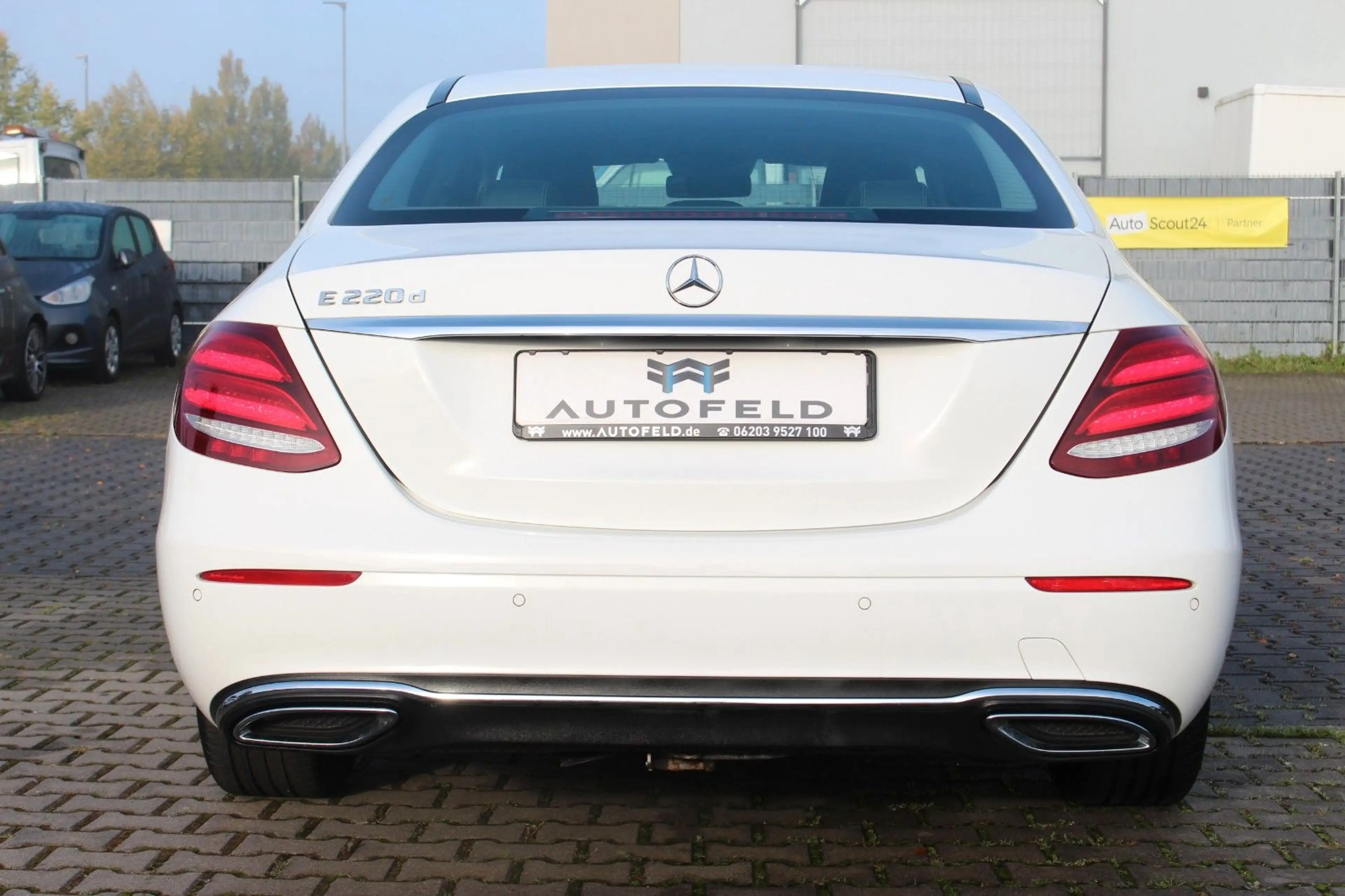 Mercedes-Benz E 220 d BT/AHK/RCAM/PDC/NAVI/SHZ/KLIMA/ — photo 5