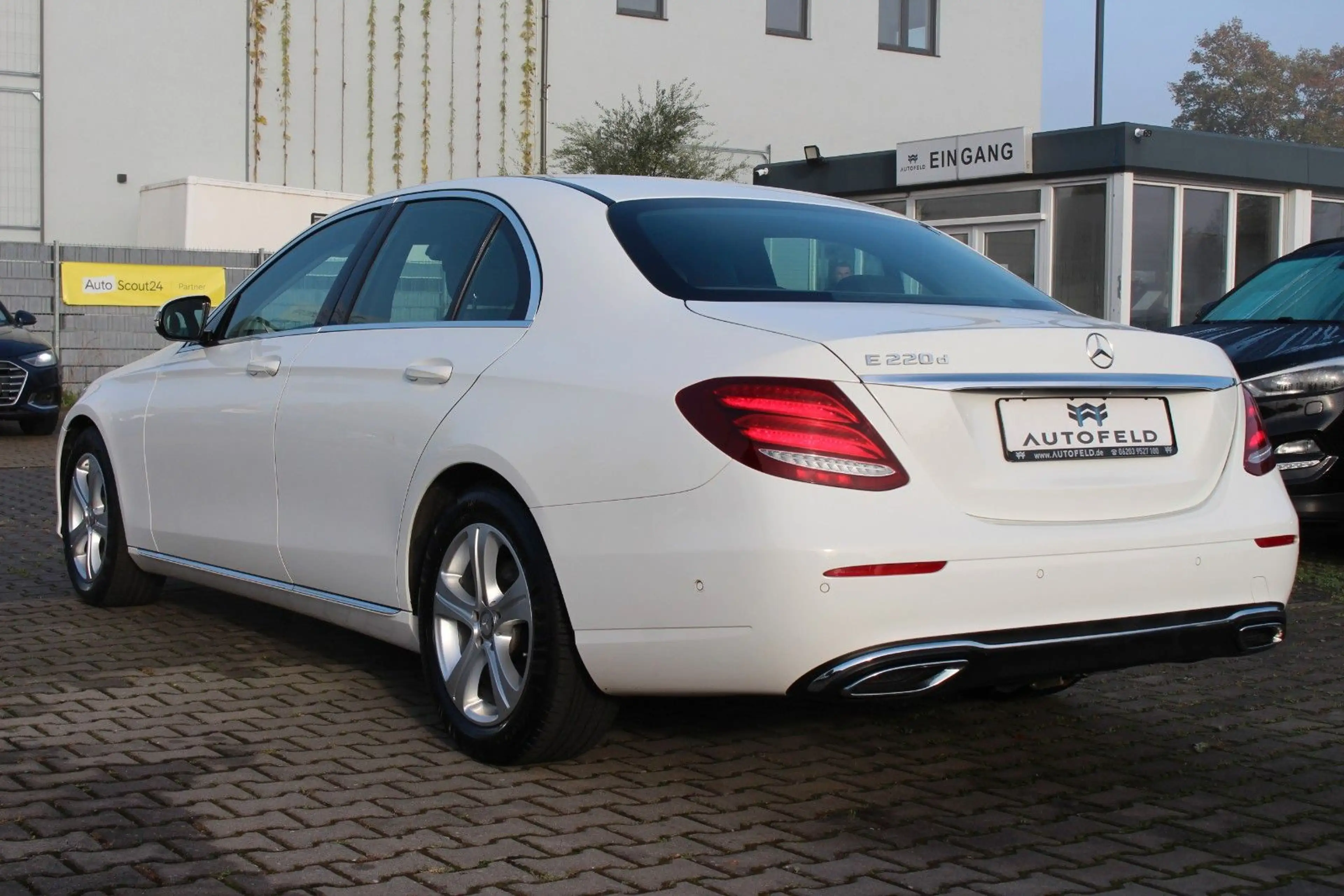 Mercedes-Benz E 220 d BT/AHK/RCAM/PDC/NAVI/SHZ/KLIMA/ — photo 6