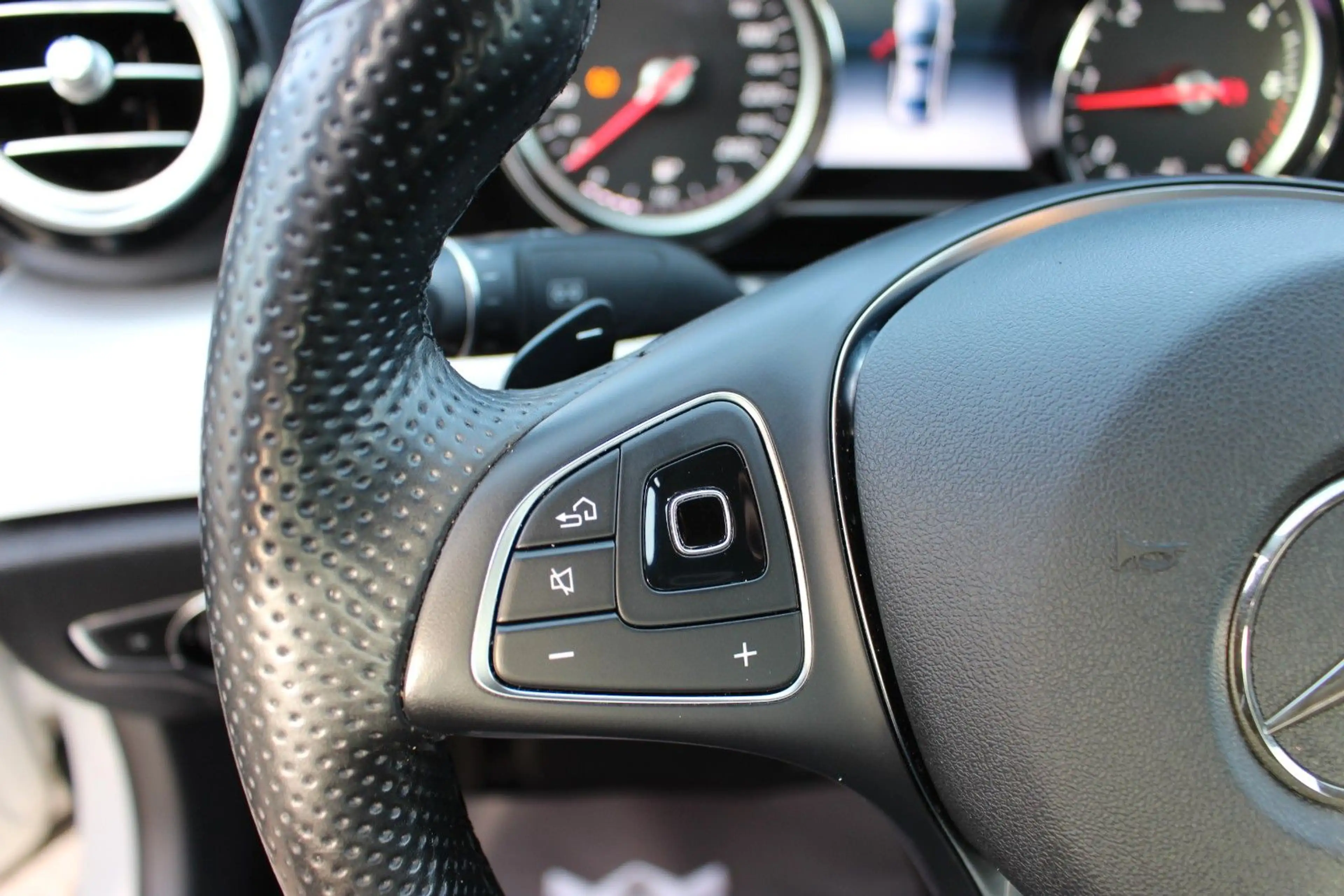 Mercedes-Benz E 220 d BT/AHK/RCAM/PDC/NAVI/SHZ/KLIMA/ — photo 13
