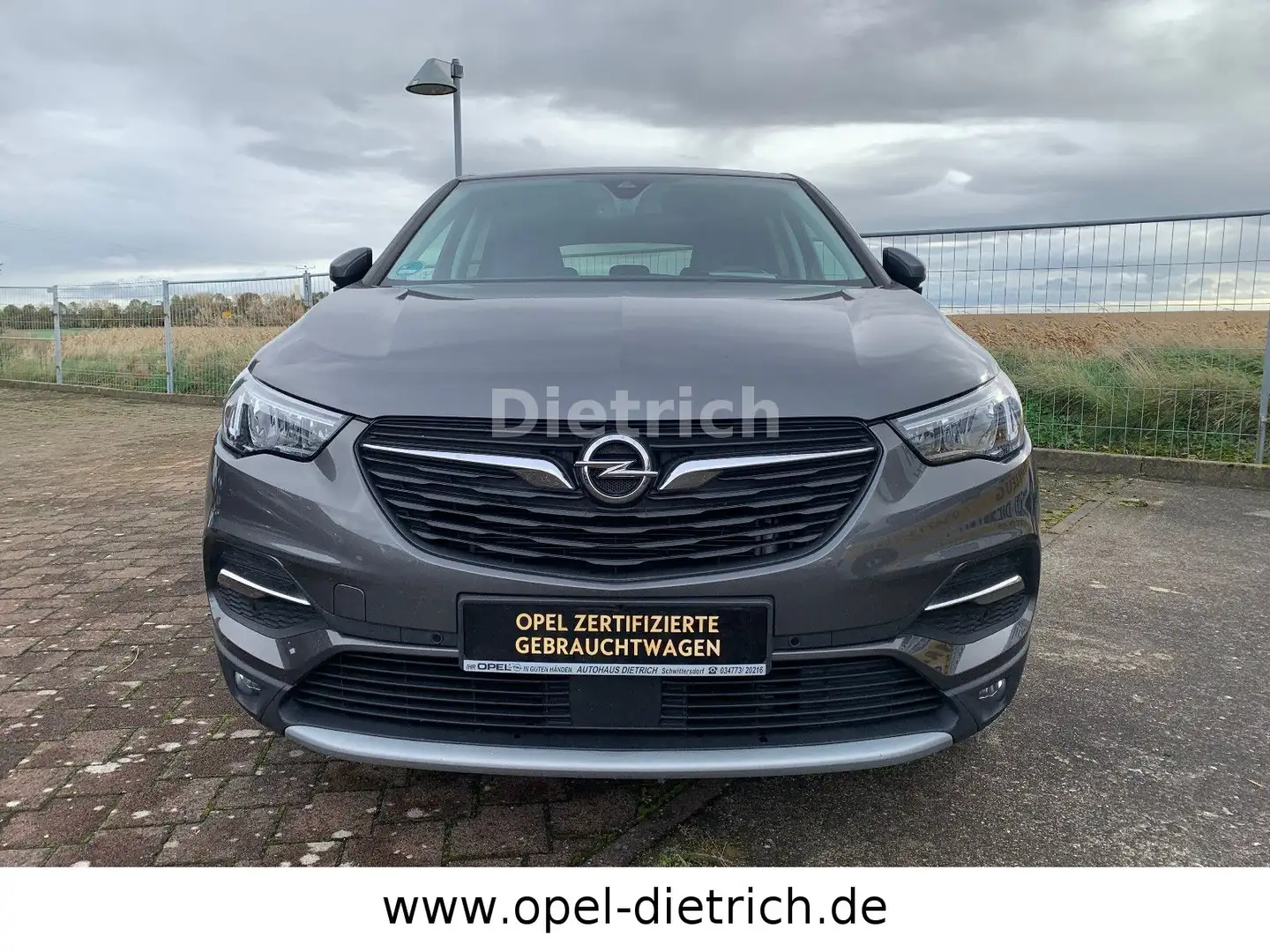 Opel Grandland X Innovation 1.6 180PS Automatik Grau - 2