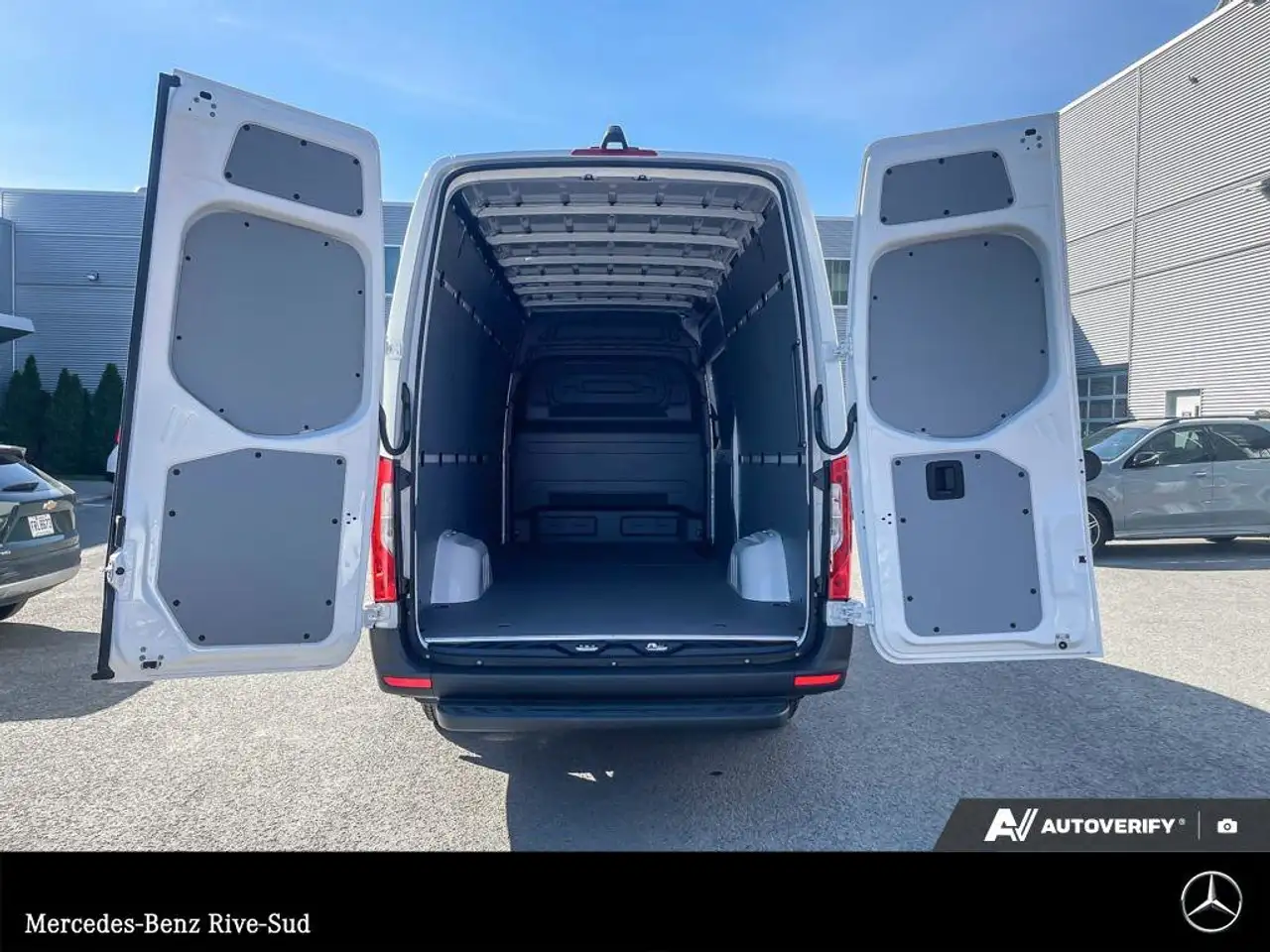 Mercedes-Benz Sprinter снимка Mercedes-Benz Sprinter