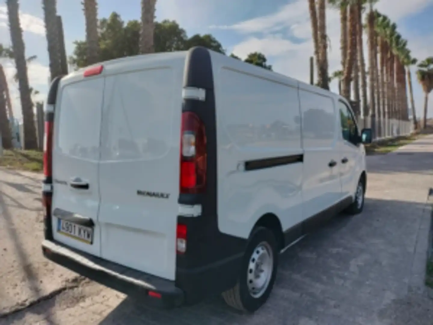 Renault Trafic Furgón 29 L2H1 Energy BluedCi 88kW Blanco - 2