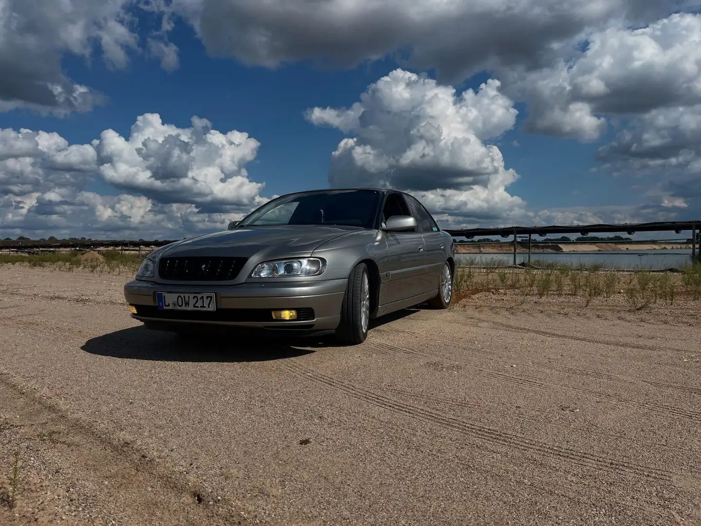 Opel Omega 3.2 V6 Executive - 1