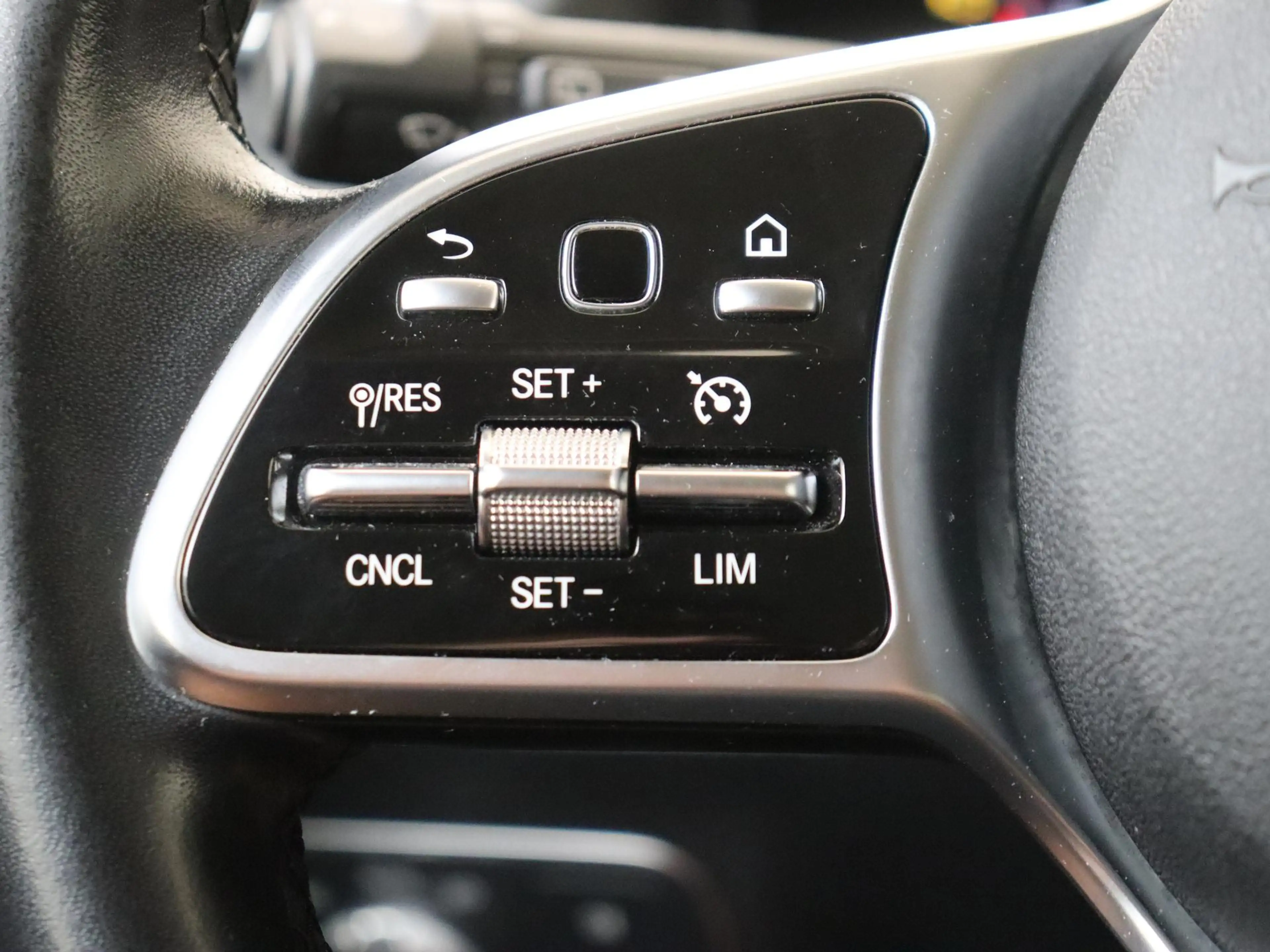 Mercedes-Benz B 250 e AMG Line /Stoelverwarming /Achteruitrijcamera — photo 14
