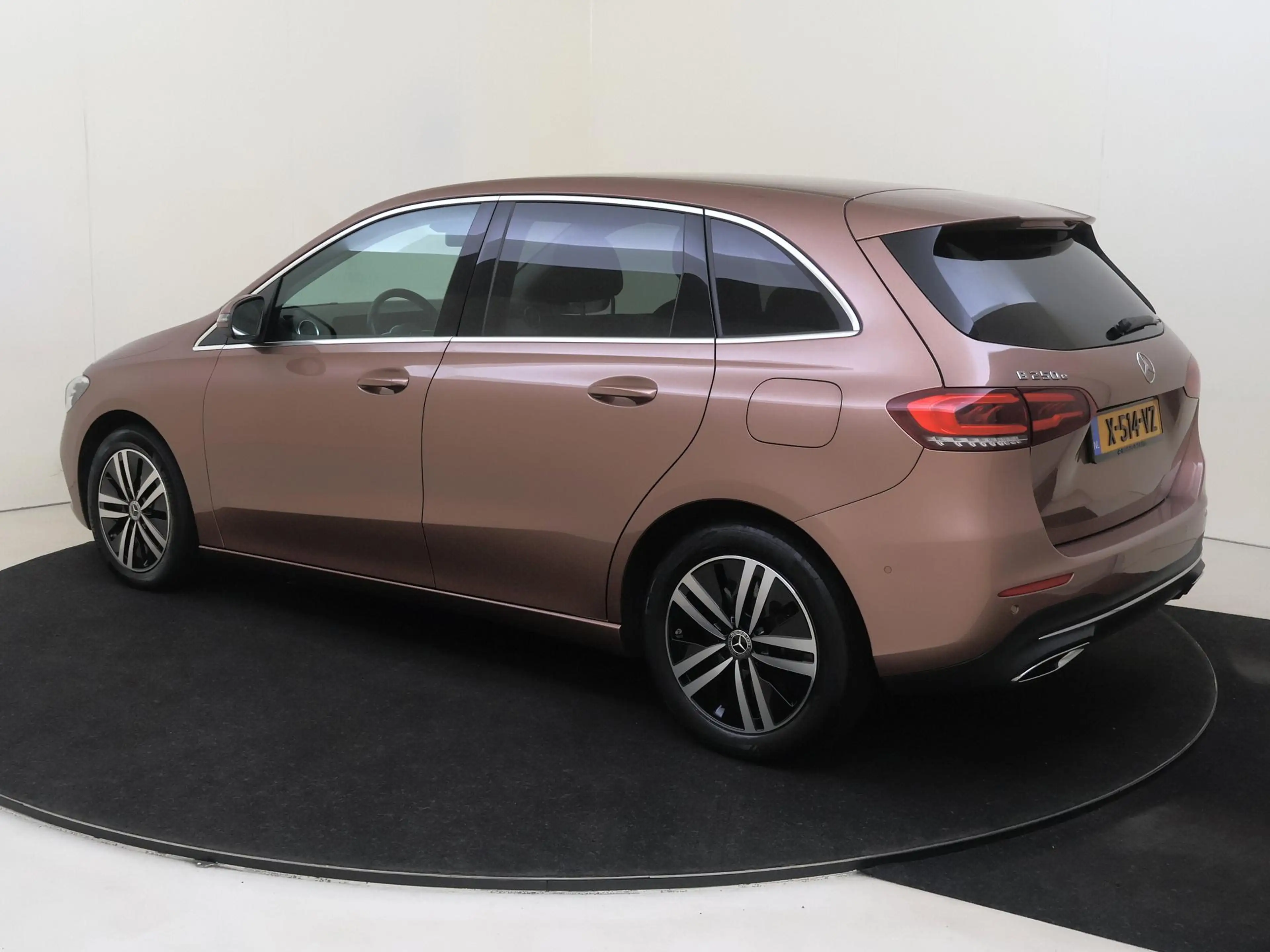 Mercedes-Benz B 250 e AMG Line /Stoelverwarming /Achteruitrijcamera — photo 6
