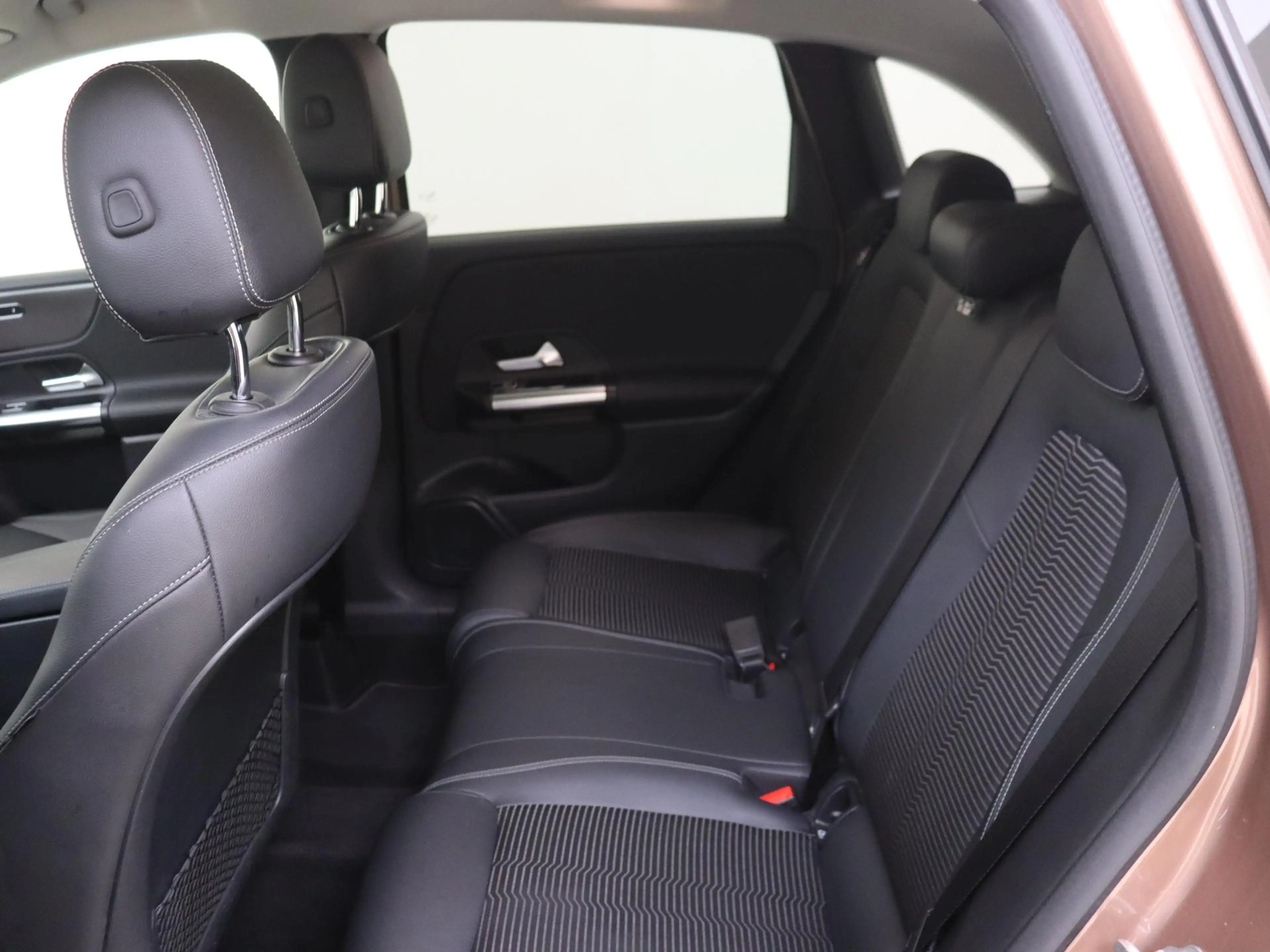 Mercedes-Benz B 250 e AMG Line /Stoelverwarming /Achteruitrijcamera — photo 7