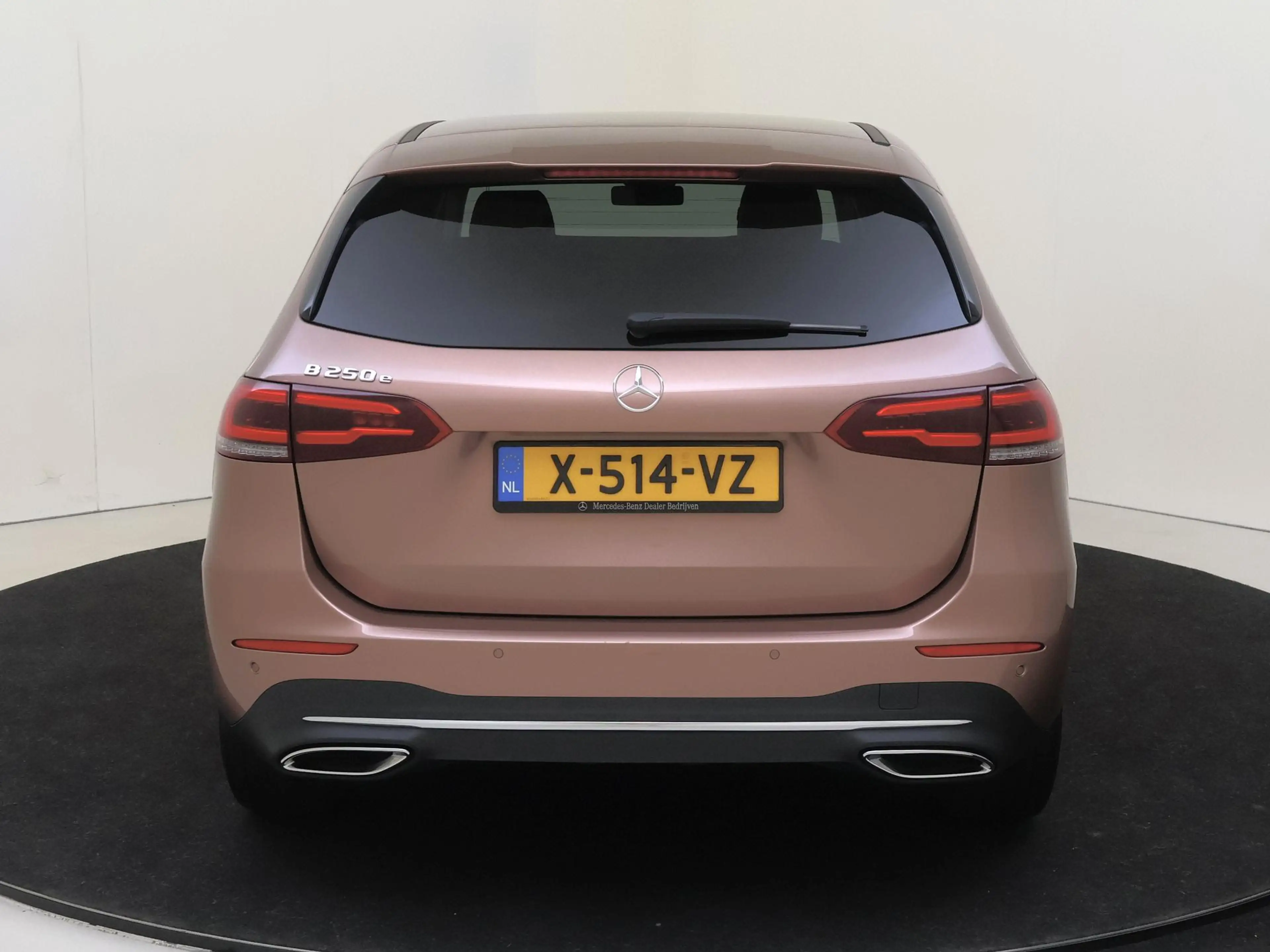 Mercedes-Benz B 250 e AMG Line /Stoelverwarming /Achteruitrijcamera — photo 9
