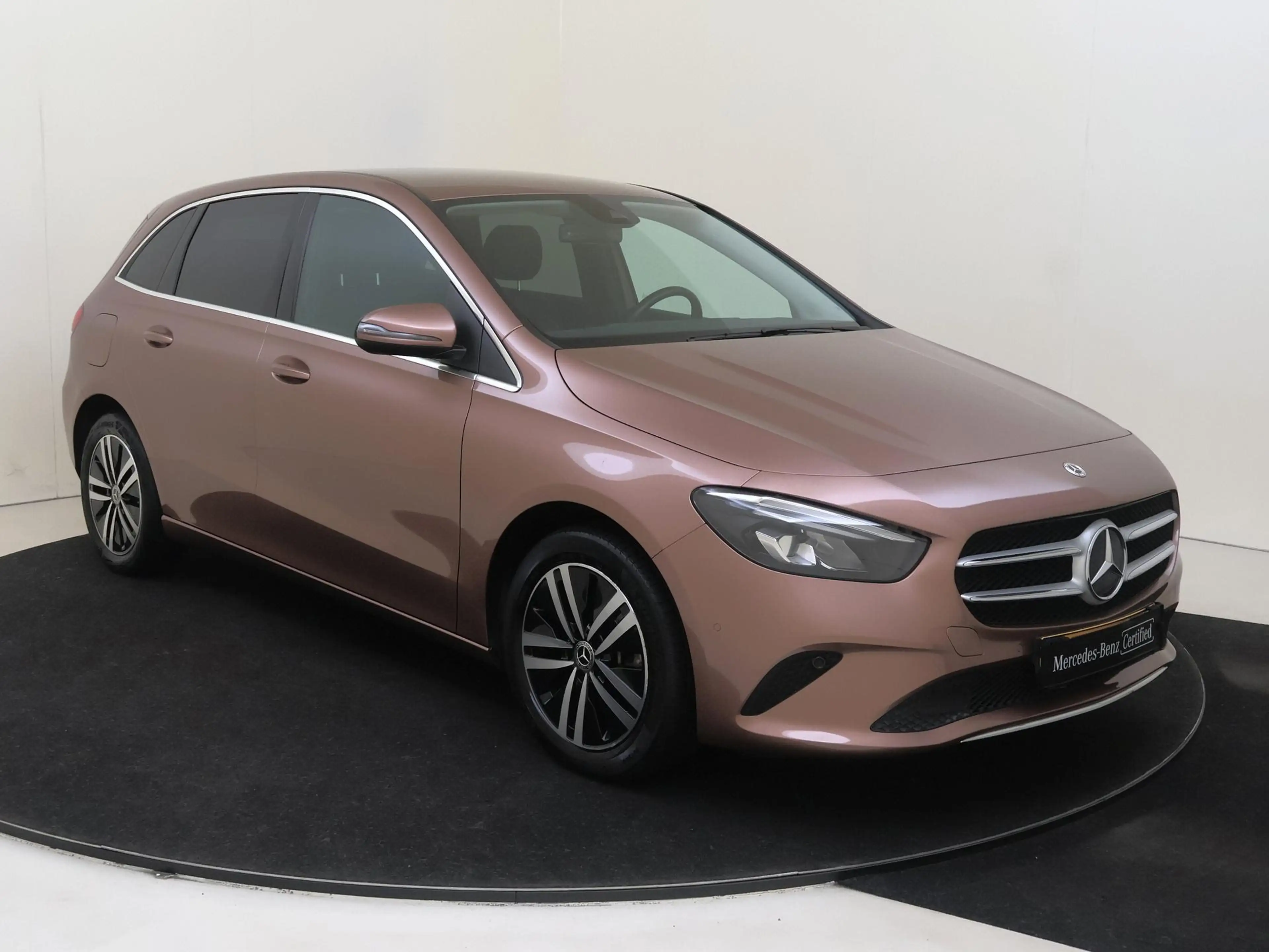 Mercedes-Benz B 250 e AMG Line /Stoelverwarming /Achteruitrijcamera — photo 5