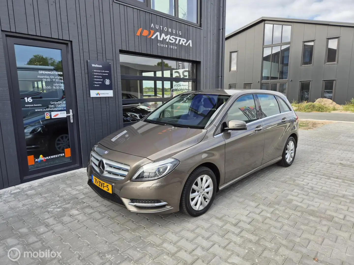 Mercedes-Benz B 180 Ambition|Airco|Cruise|Navi|Chroom pakket|Trekhaak| Grijs - 1