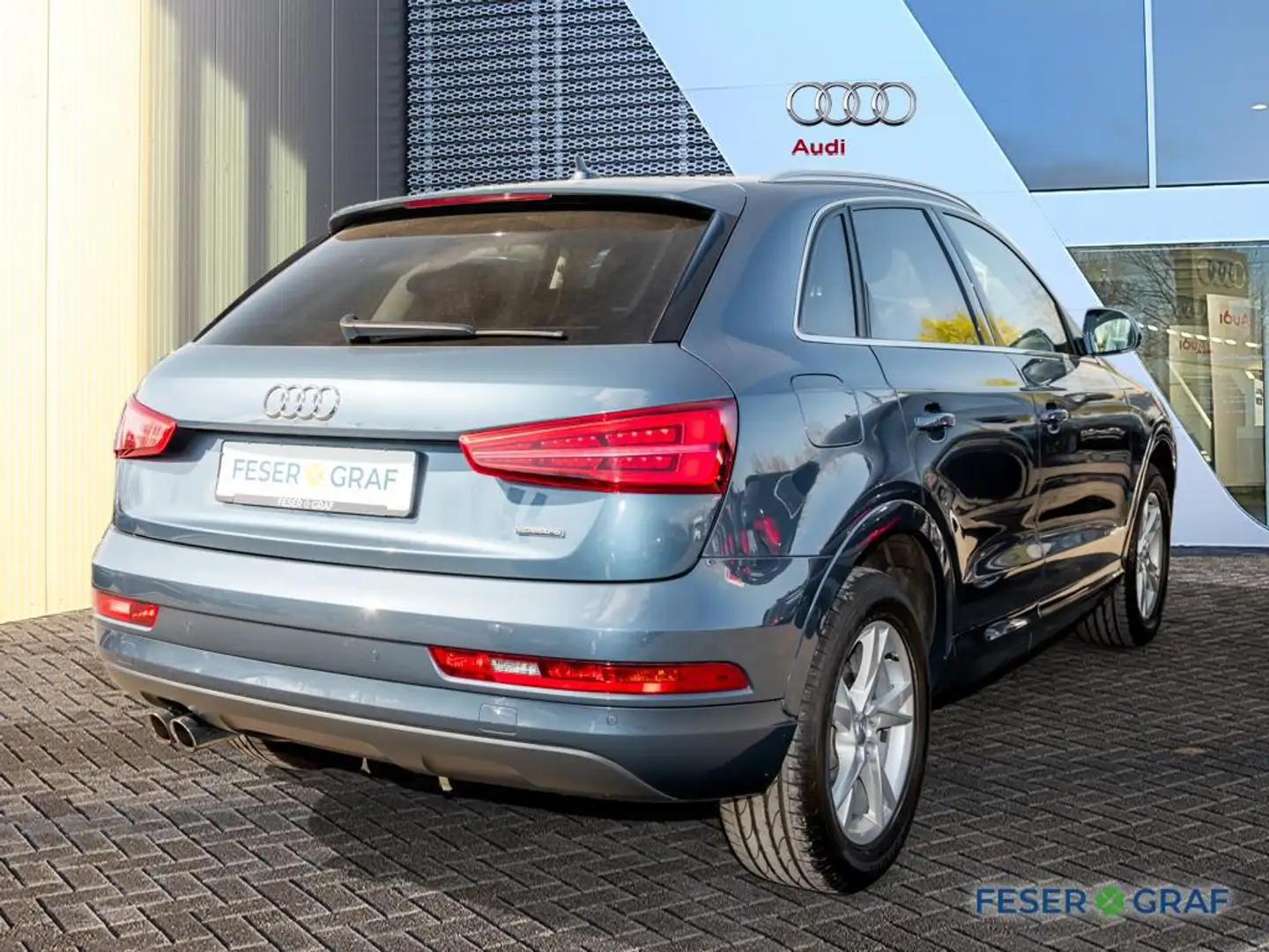 Audi Q3 2.0 TFSI qu. S tronic /LED/Navi/AHK Blau - 2