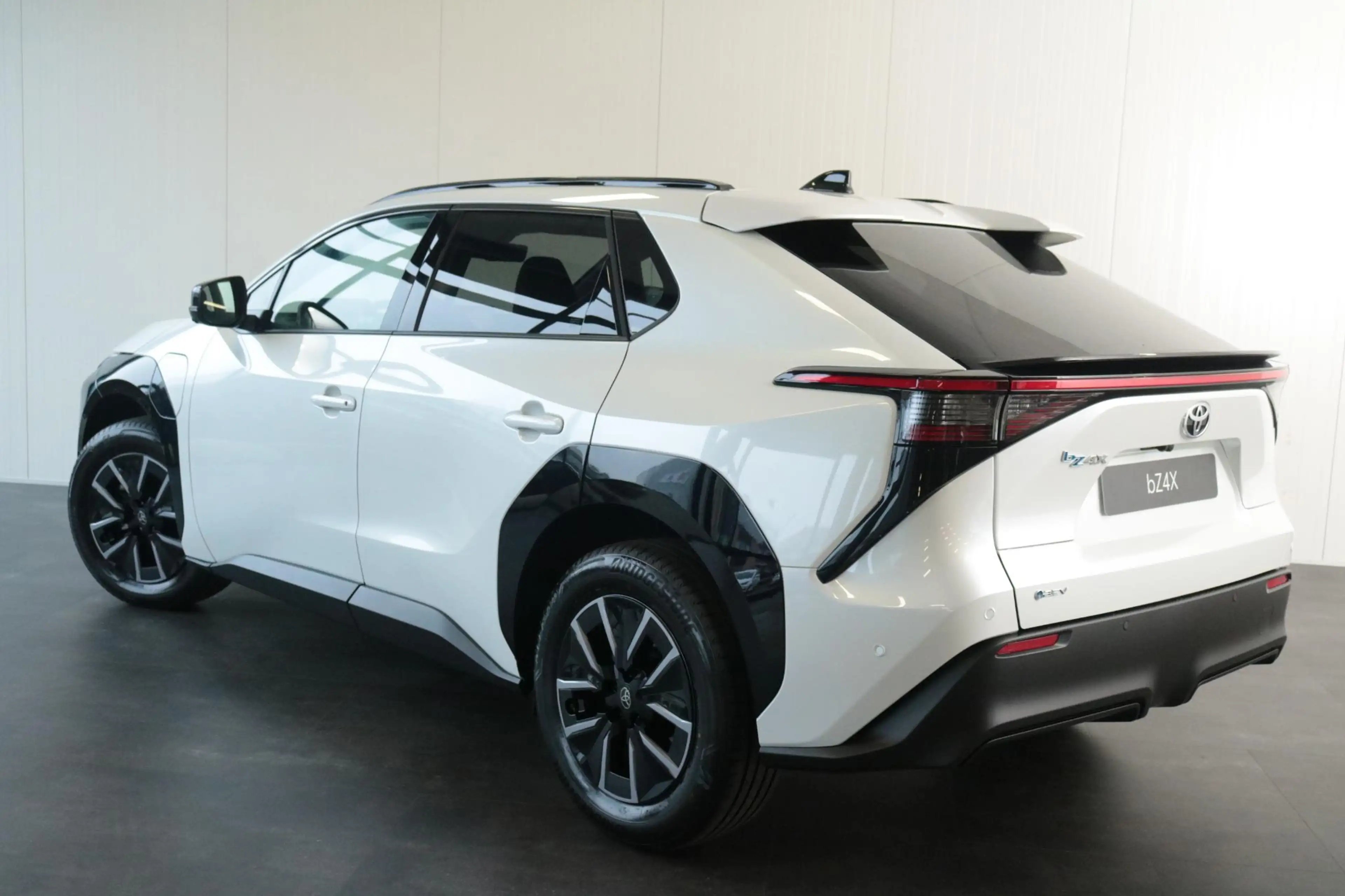 Toyota bZ4X Executive 73 kWh, JBL audio — photo 3