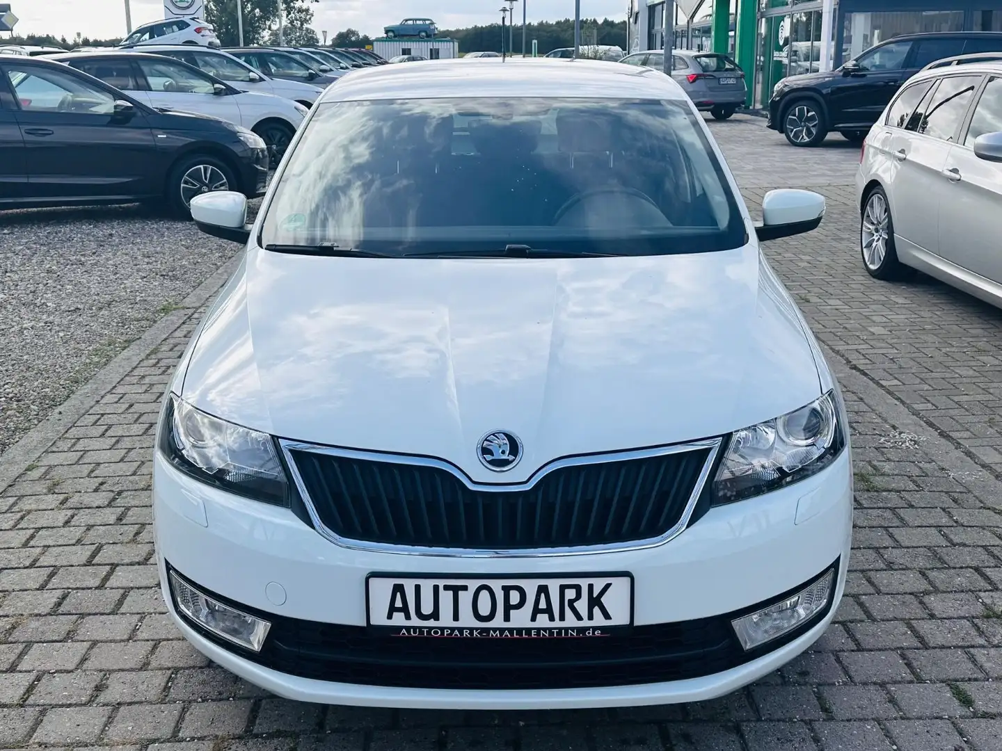 Skoda Rapid/Spaceback Spaceback Joy *1.HAND*AUTOMATIK*ALCANTARA* Blanc - 2