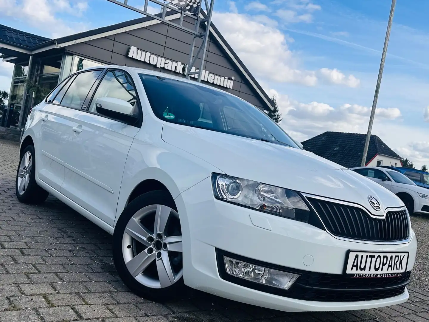 Skoda Rapid/Spaceback Spaceback Joy *1.HAND*AUTOMATIK*ALCANTARA* Blanc - 1