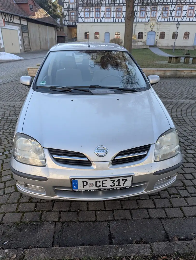 Nissan Almera Tino Grau - 2