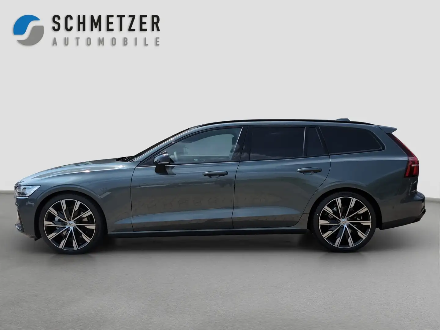 Volvo V60 +B4+Plus+Dark+PilotAss+BLIS+HarmanK+Panoramad - 2