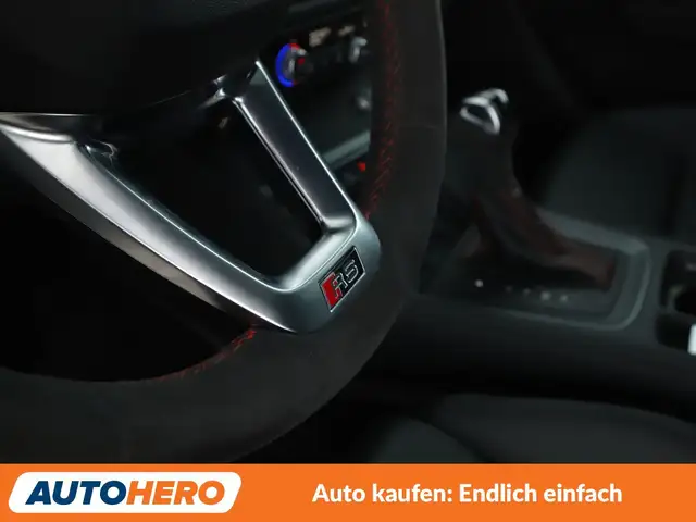 Audi RS Q3 view 30