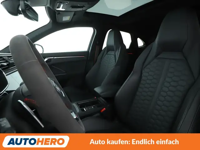 Audi RS Q3 view 10