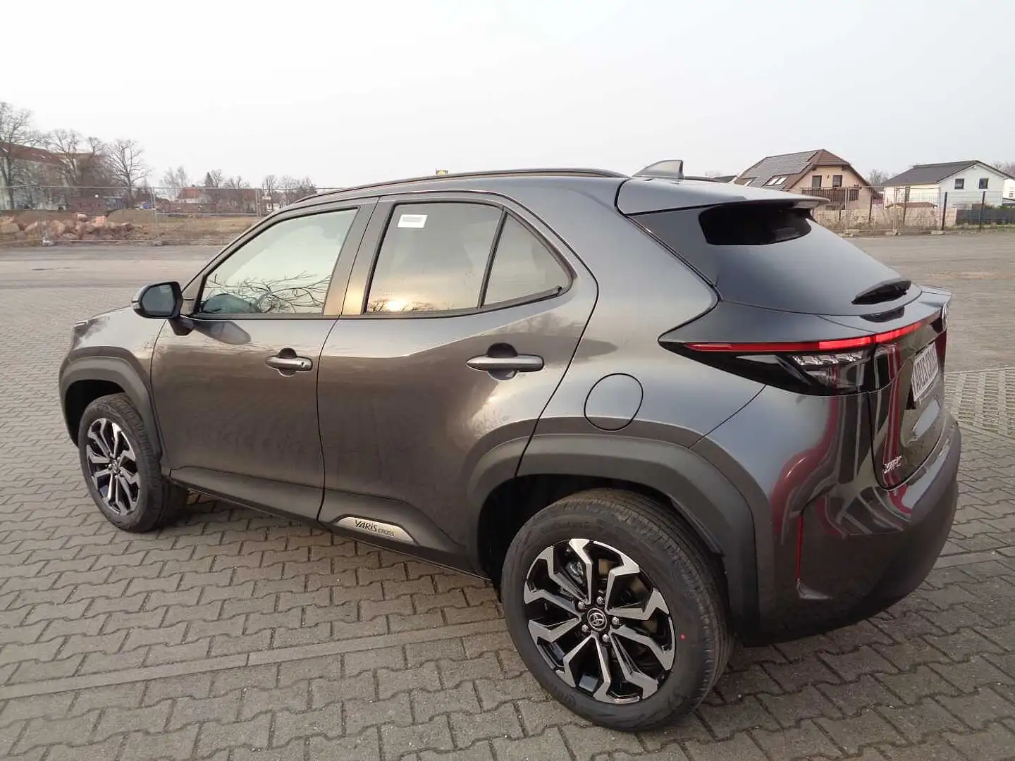 Toyota Yaris Cross Hybrid 130 1.5 VVT-i Teamplayer+Winterpaket Grau - 2